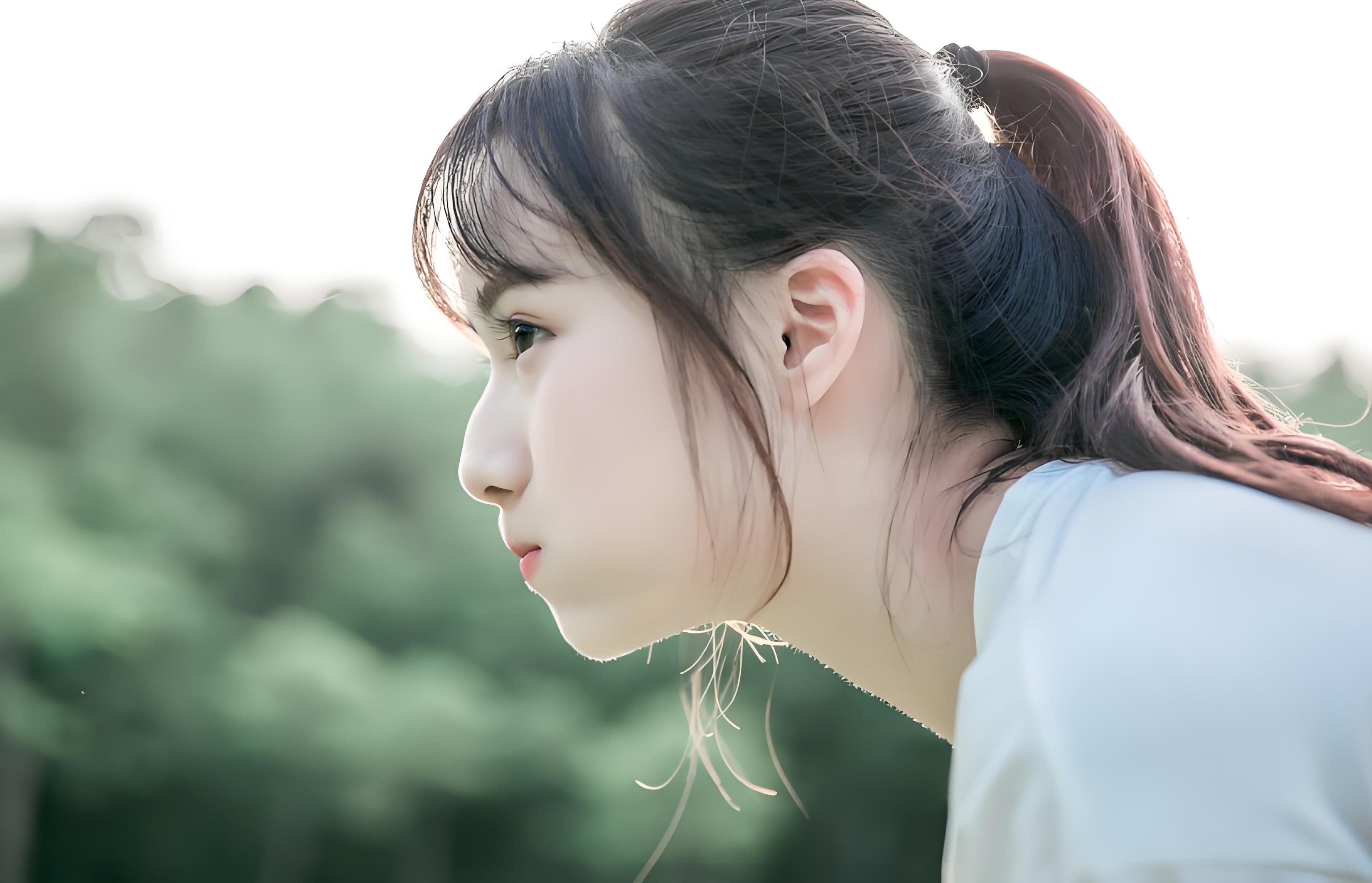 初中女生正处于青春期的关键阶段,她们既渴望成长又充满好奇.