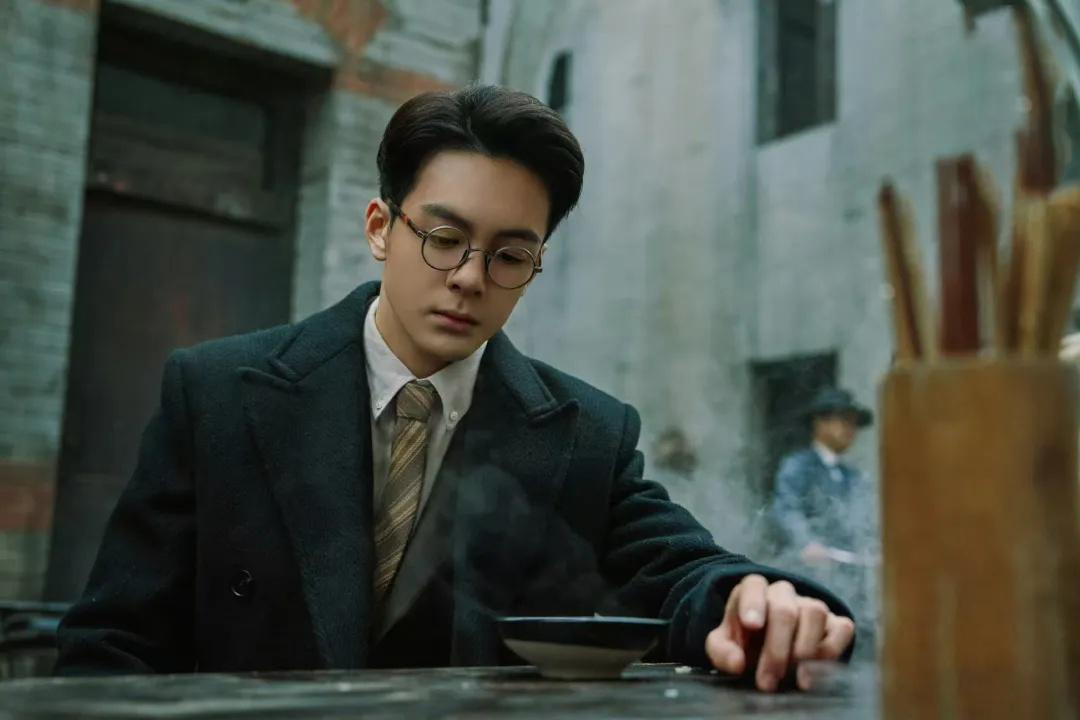 顾易中终于开始怀疑姐夫了!精英特工恋爱脑渐认清周知非本质