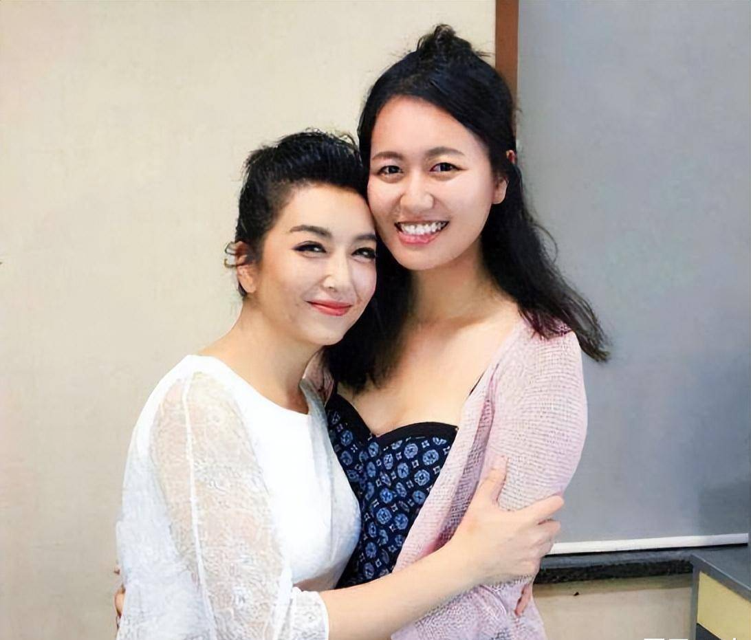 演员田小洁:从工人到演员,并且离过婚,为何还能娶到女神江珊?