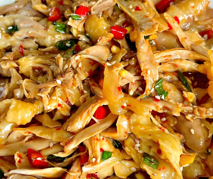 解锁香辣手撕鸡:肉质鲜嫩,鲜辣过瘾,超级下饭