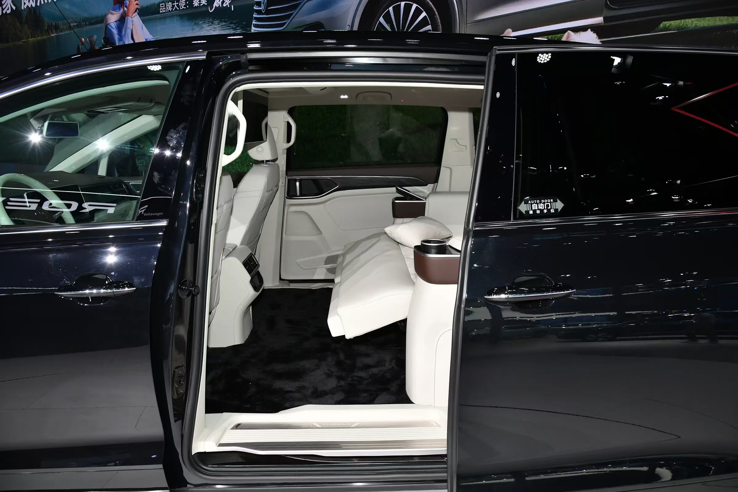 移动大沙发终于来了,车长5米3的mpv,配电动滑门才卖23.2万