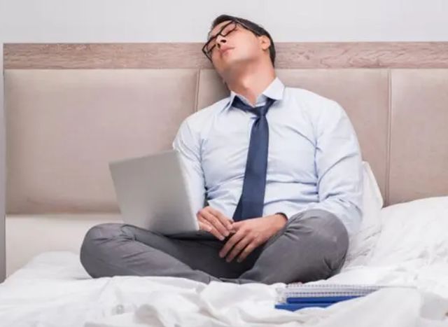 每天晚上喝一两白酒,时间久了会怎样?医生直言:或会有4个变化