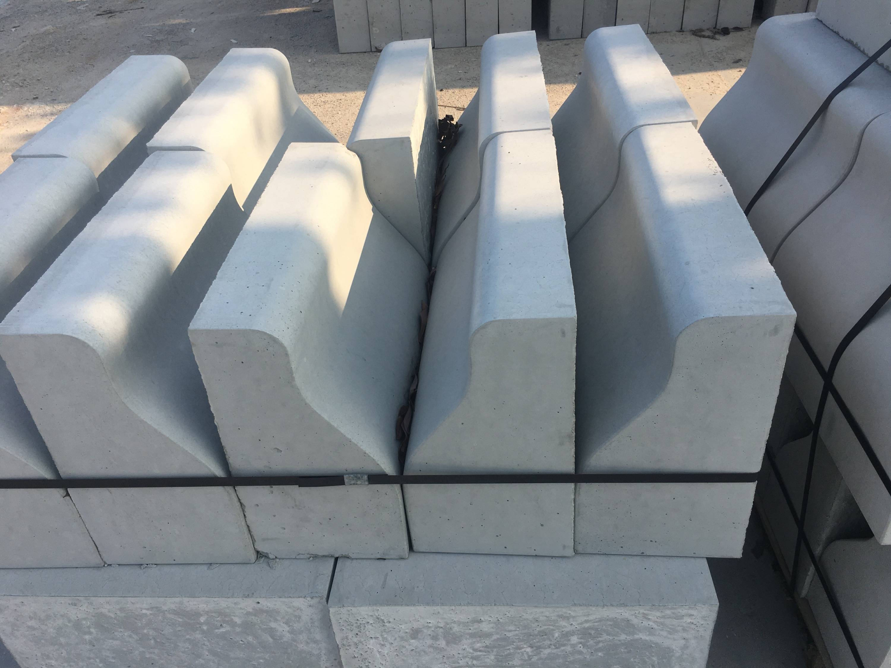 杭州市混凝土路侧石的特点与应用解析