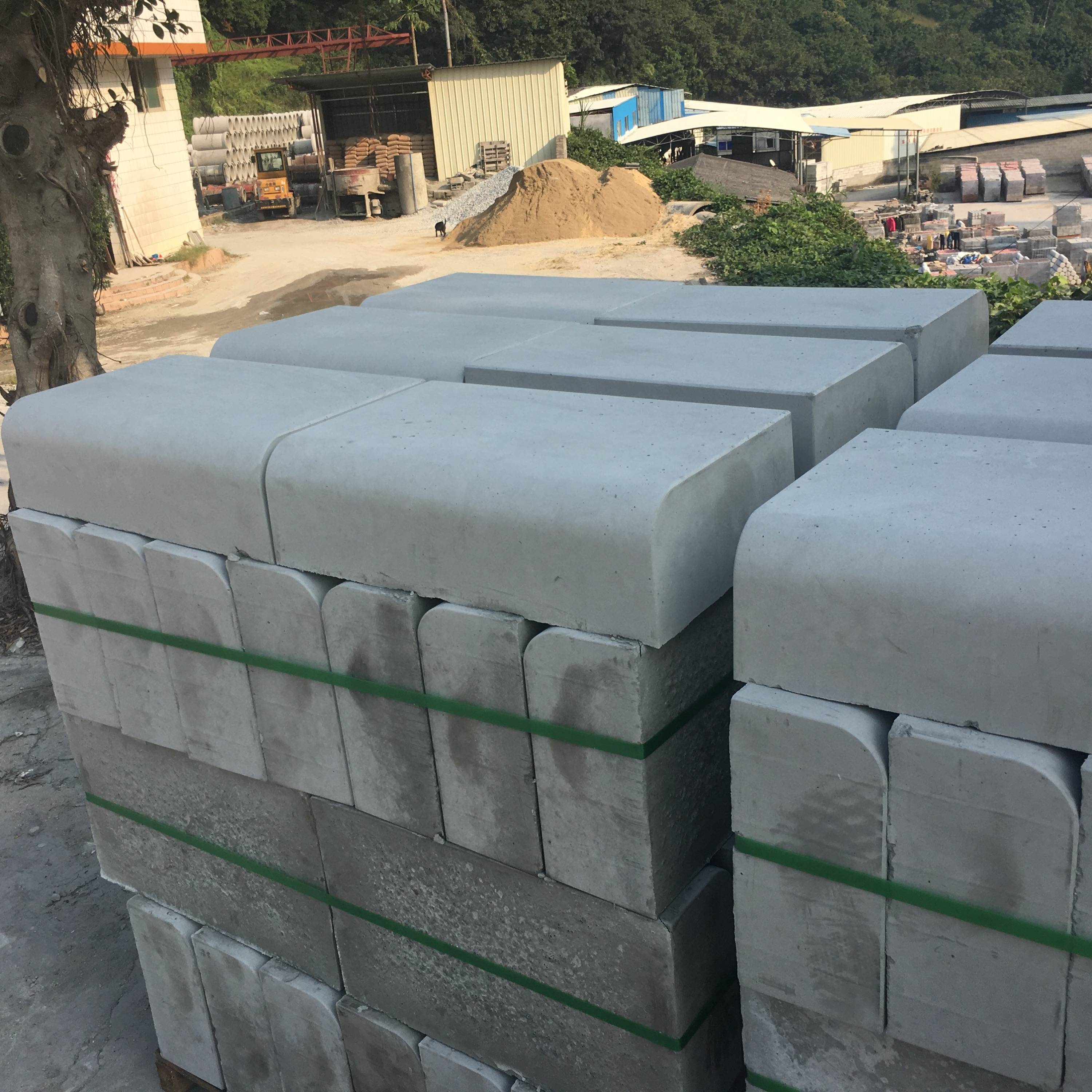 滁州市混凝土路侧石的特点与应用场景解析