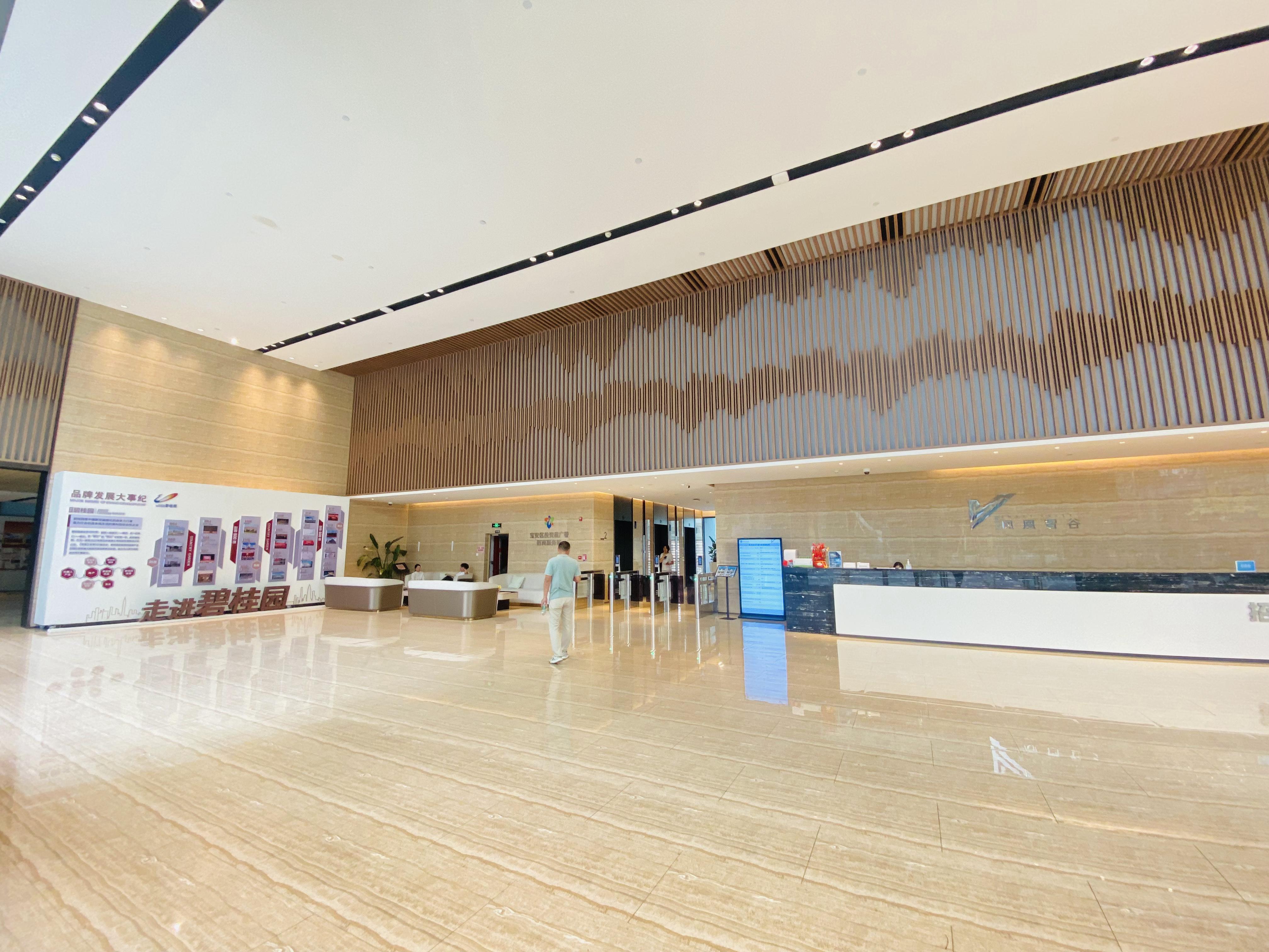 深圳宝安西乡碧桂园凤凰智谷185平精装办公室配家私即租即用