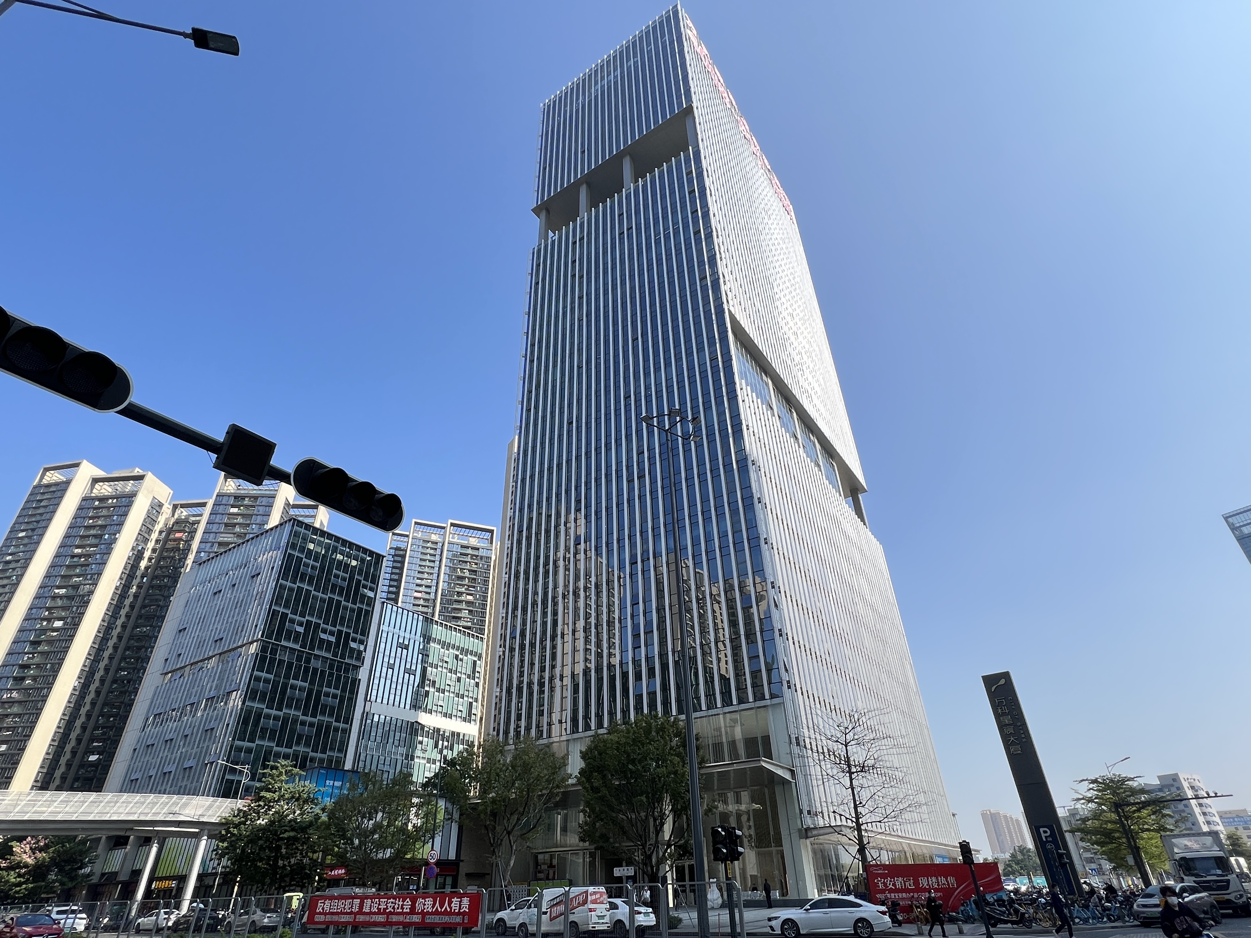 深圳宝安沙井甲级写字楼地标·万科星城高区108㎡全新精装2 1隔间办公
