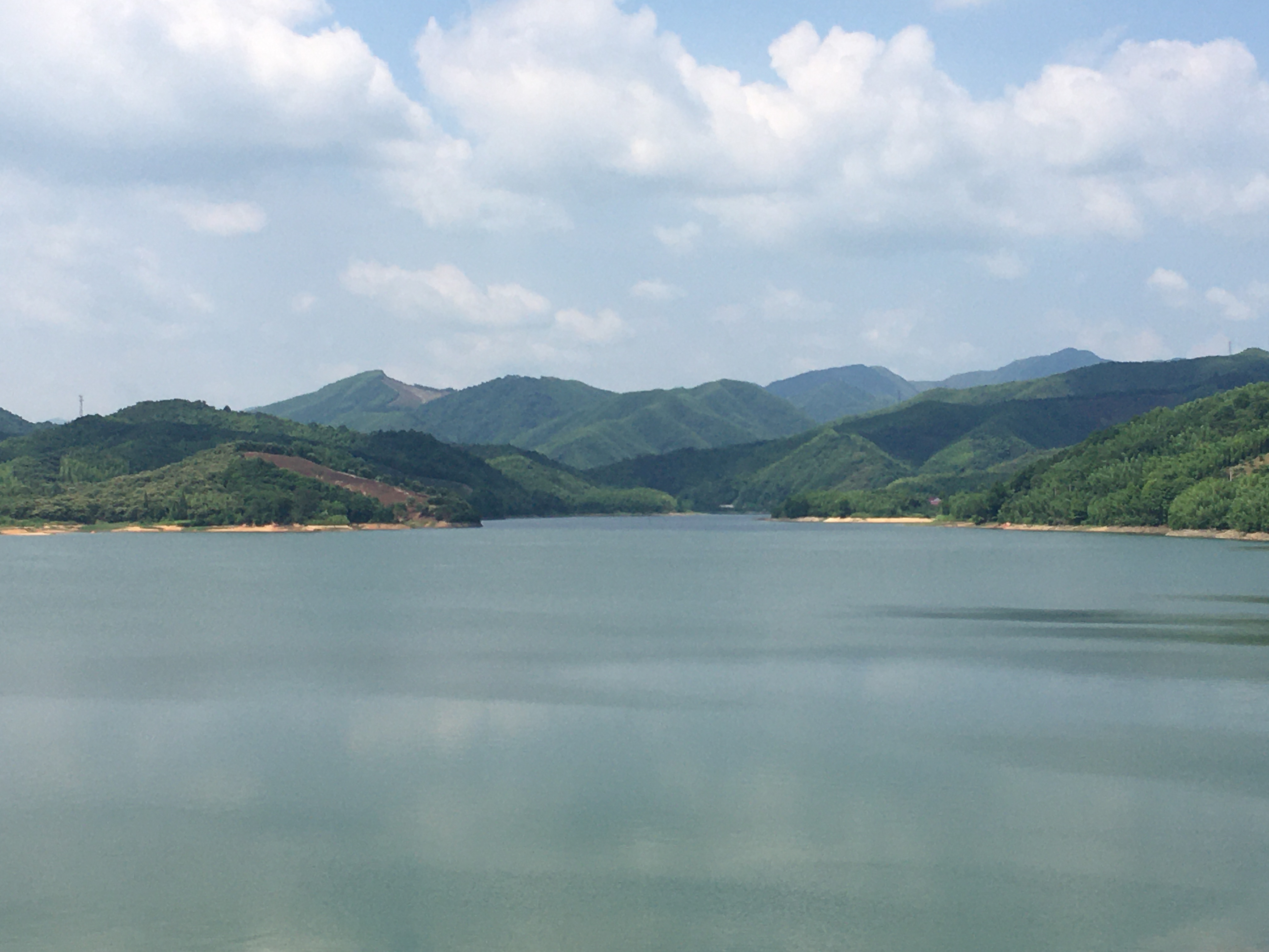 在安徽广德市的怀抱中,隐藏着一处人间仙境——卢湖风景区.