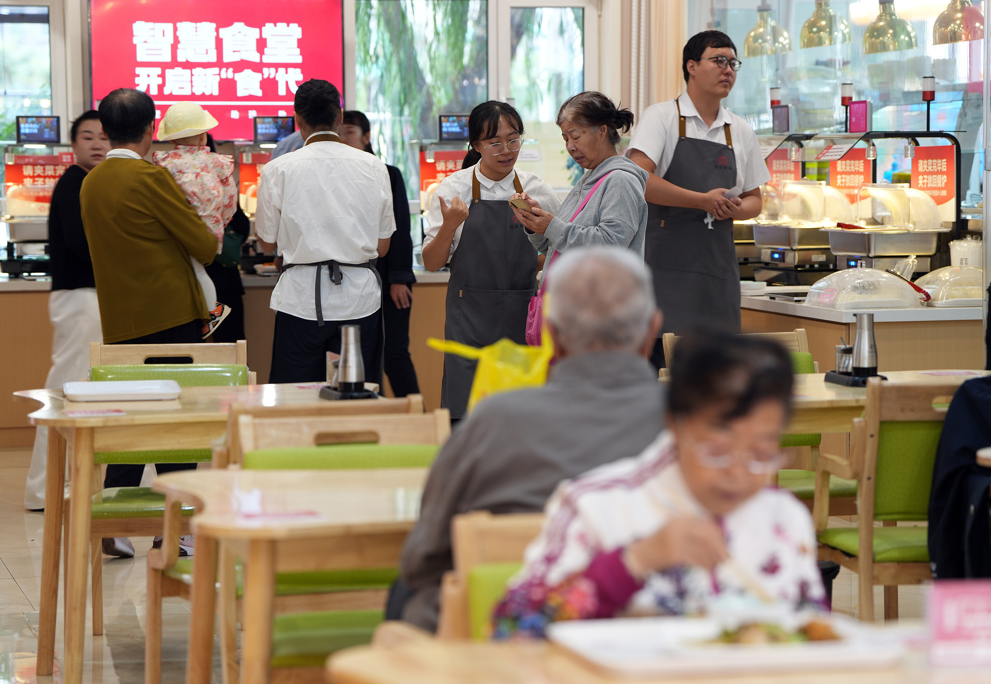 早晨吃个"社区食堂"早餐,花了15块多才发现:这哪