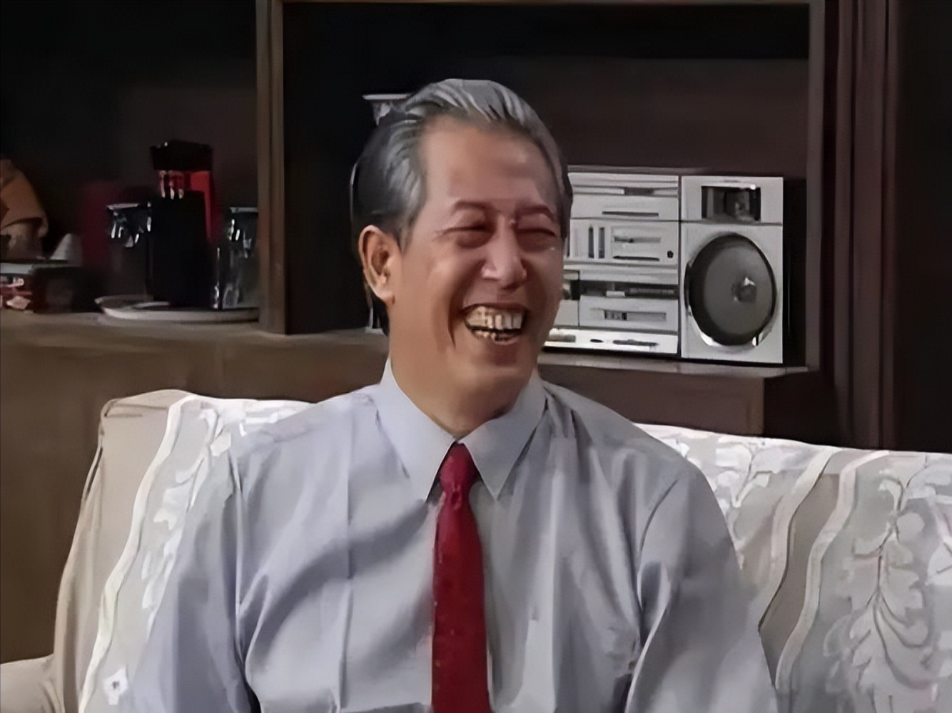 文兴宇:一生嗜烟如命,临终写下7字遗言感动世人,遗孀无法释怀