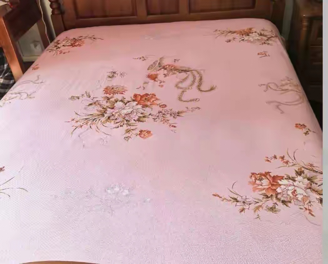 童年回忆!牡丹花床单配鸳鸯枕套,老房子里藏着旧时光