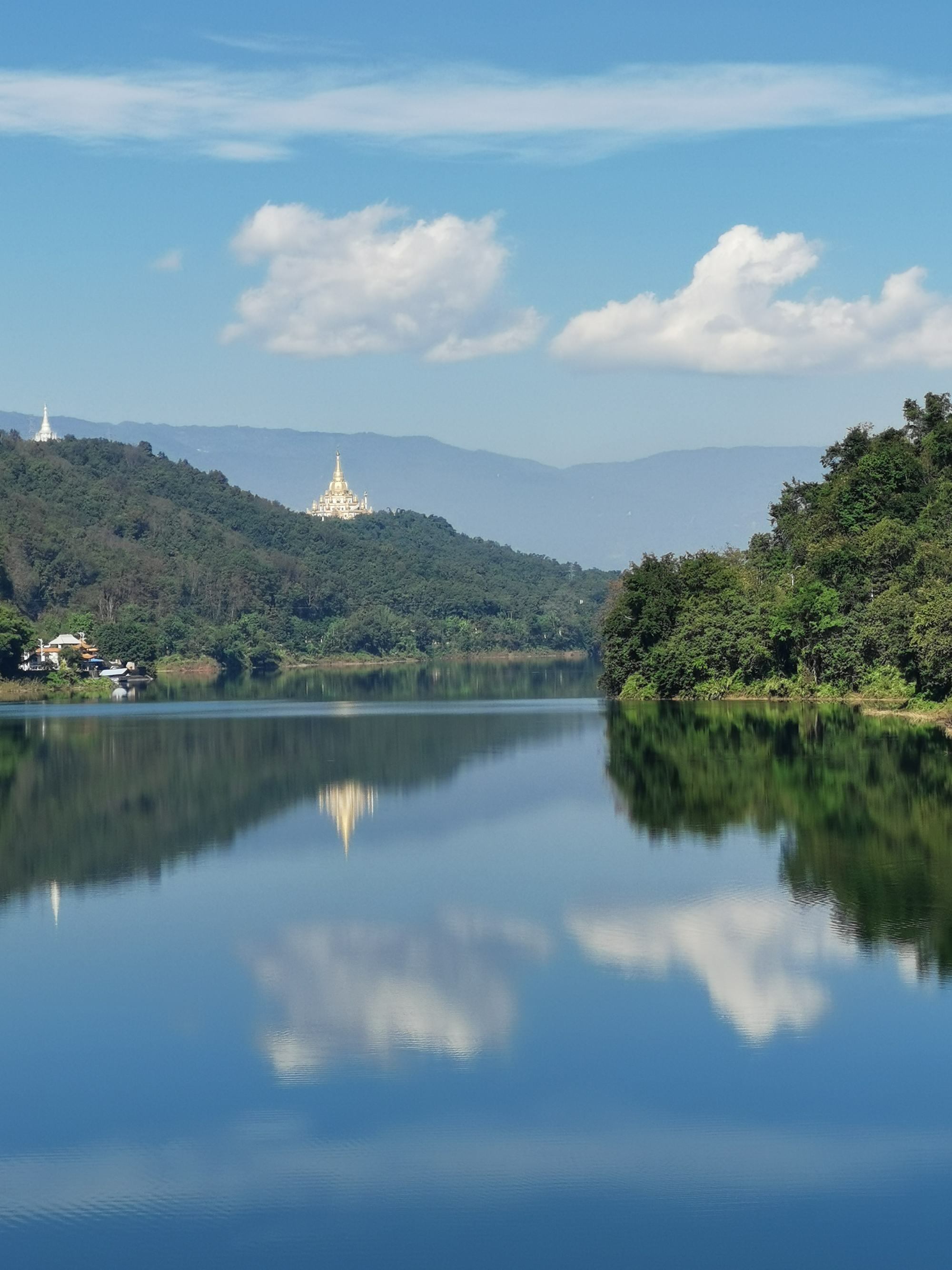 夏天避暑的好地方 芒市傣族园与傣族泼水节的清凉邂逅