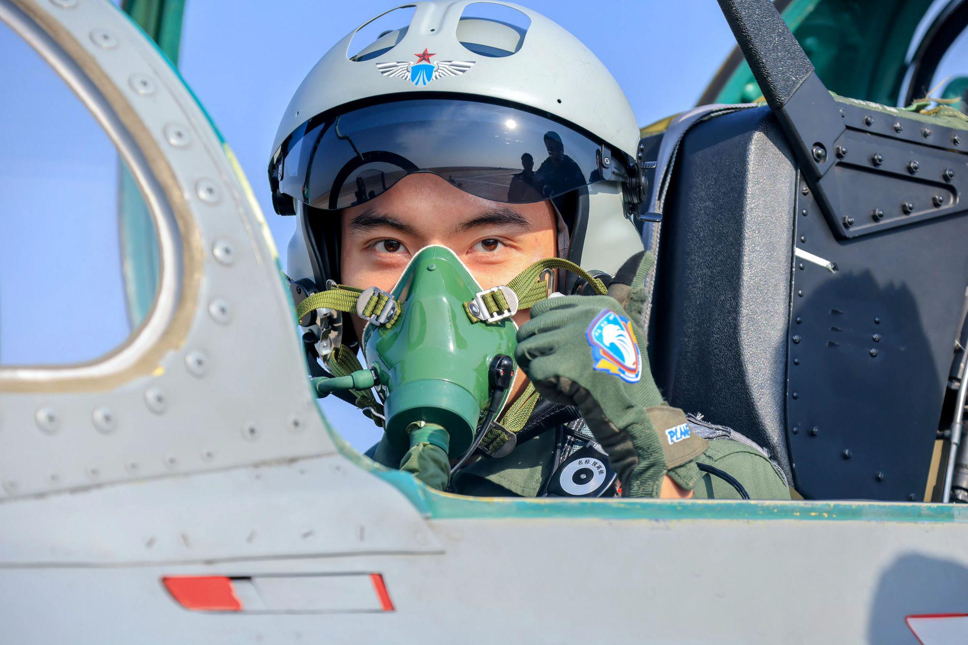 200架轰炸机,60架预警机,1600架战机!亚洲第一空军浮出水面