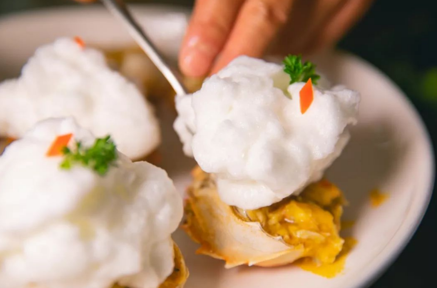 秋日蟹宴新宠:在家复刻百年本帮名菜"芙蓉蟹斗",手把手教你拆蟹肉打