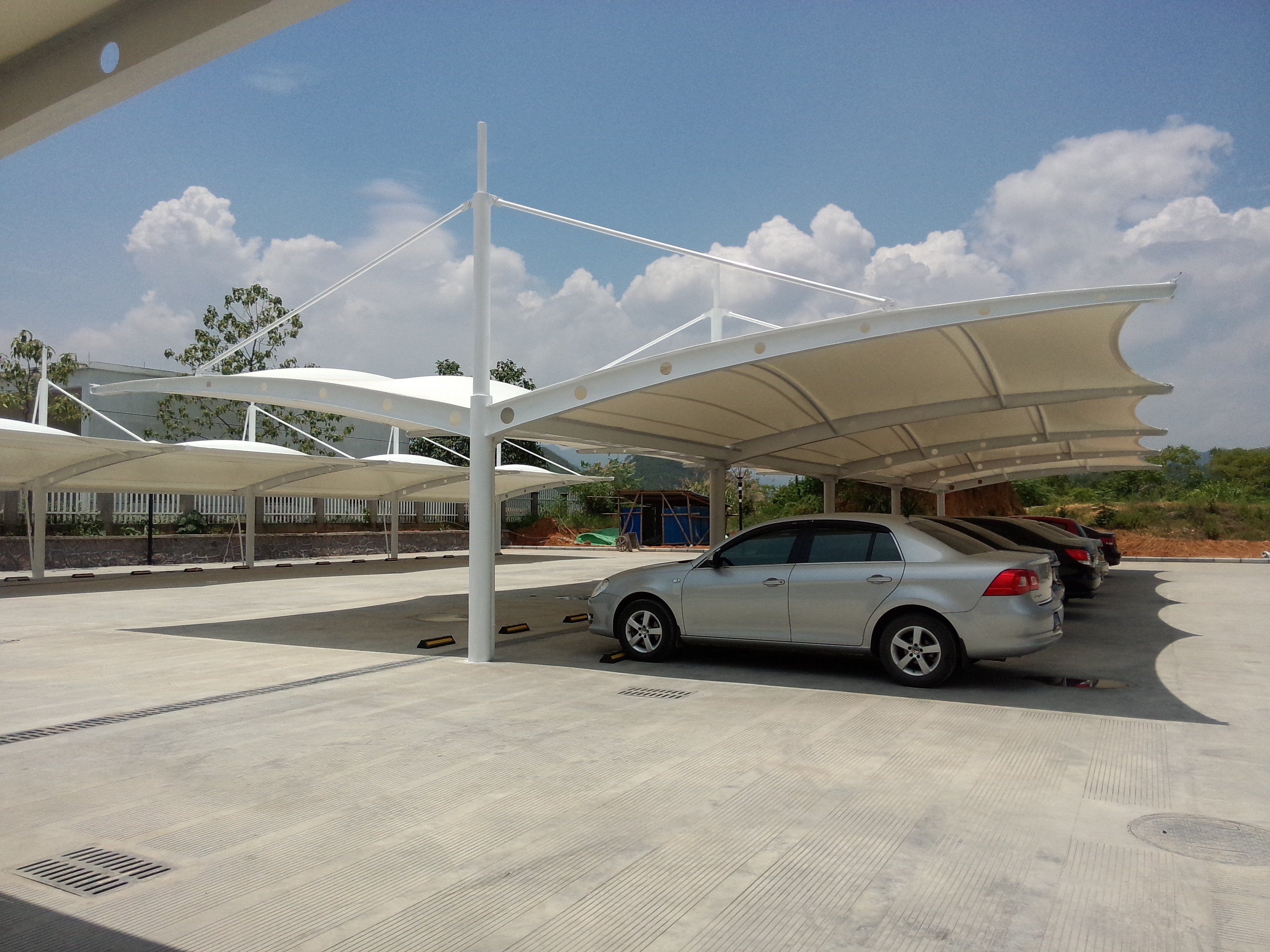 室外膜结构车棚是否用做防雷接地?