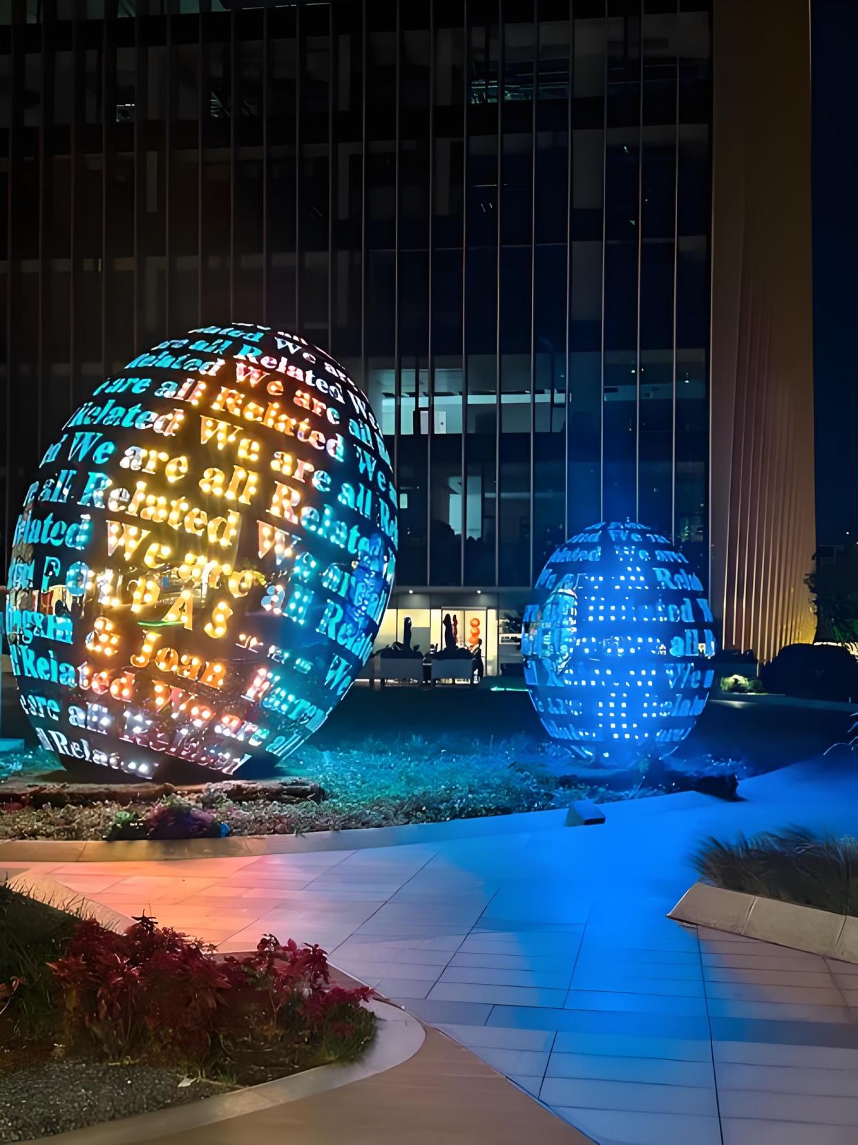 镜面月亮不锈钢雕塑