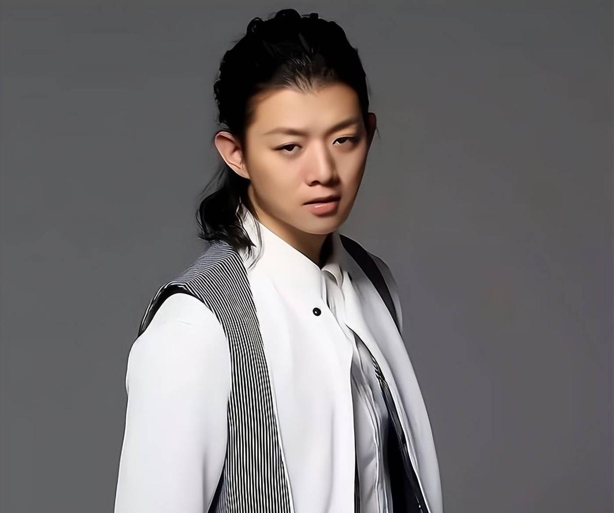 霍尊的父亲母亲是谁