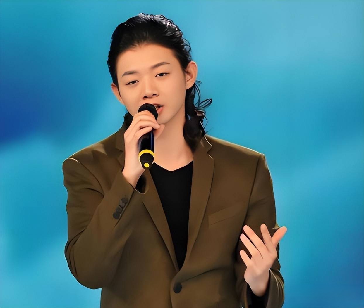 霍尊的父亲母亲是谁