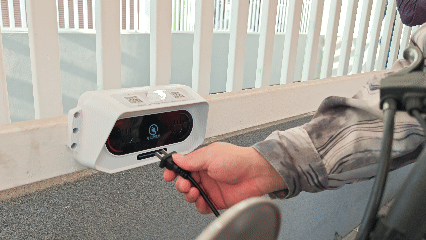 解惑｜雨天给电动车充电，为啥真的不用怕？实测亲测不踩坑-有驾