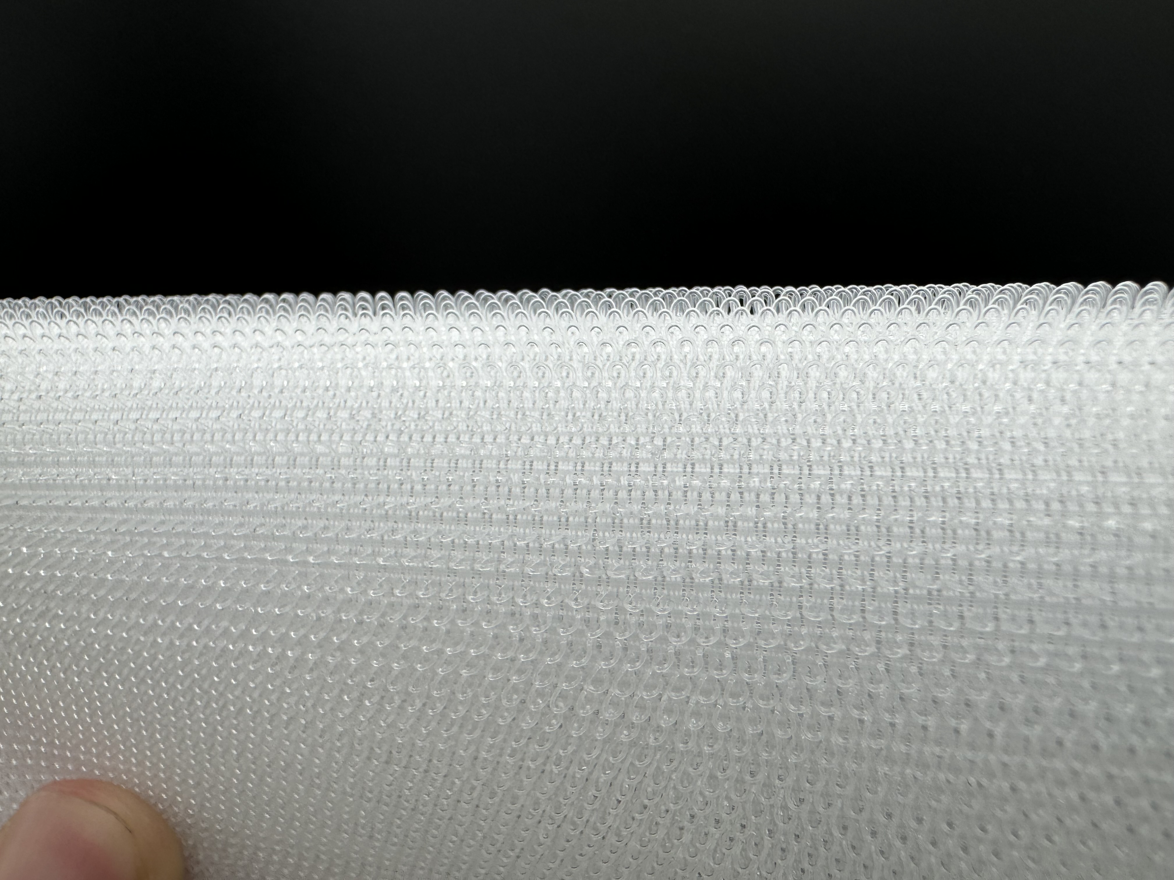 一,颜色成分本白魔术贴:颜色为自然白色(本白色),这种颜色柔和且接近