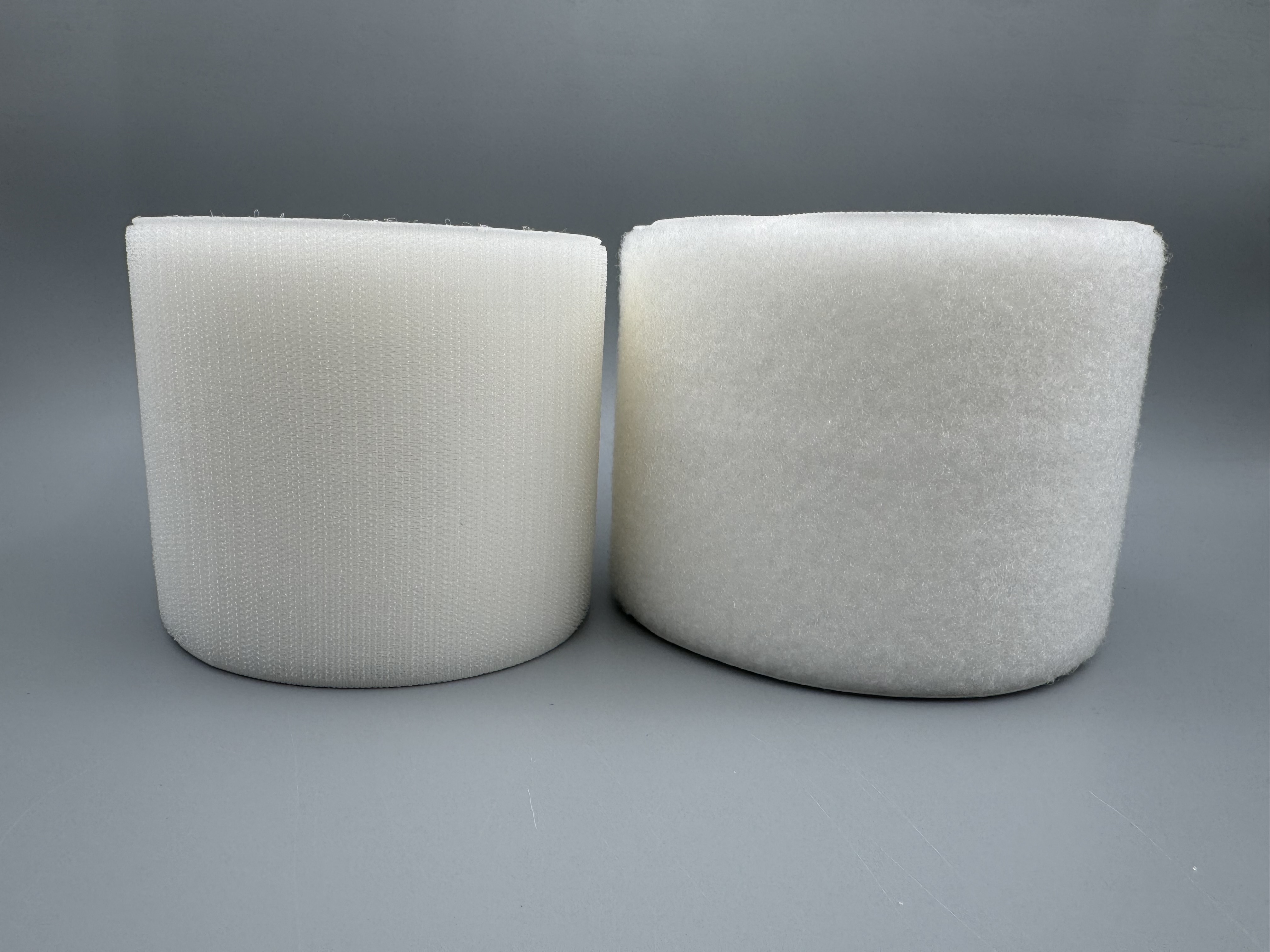 一,颜色成分本白魔术贴:颜色为自然白色(本白色),这种颜色柔和且接近