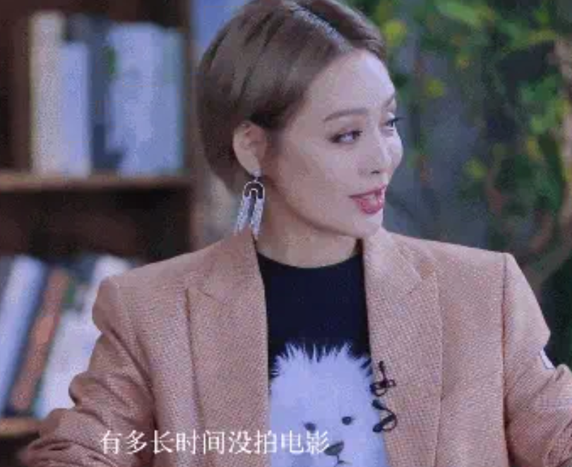 宁静频频翻车:曾趴在张国立腿上谄笑,还骂赵丽颖土鳖