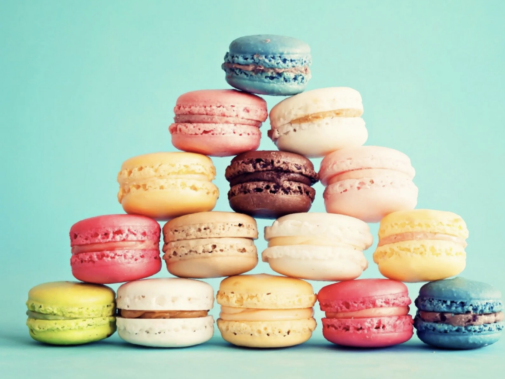 法国甜品经典:马卡龙的色彩斑斓与甜蜜滋味