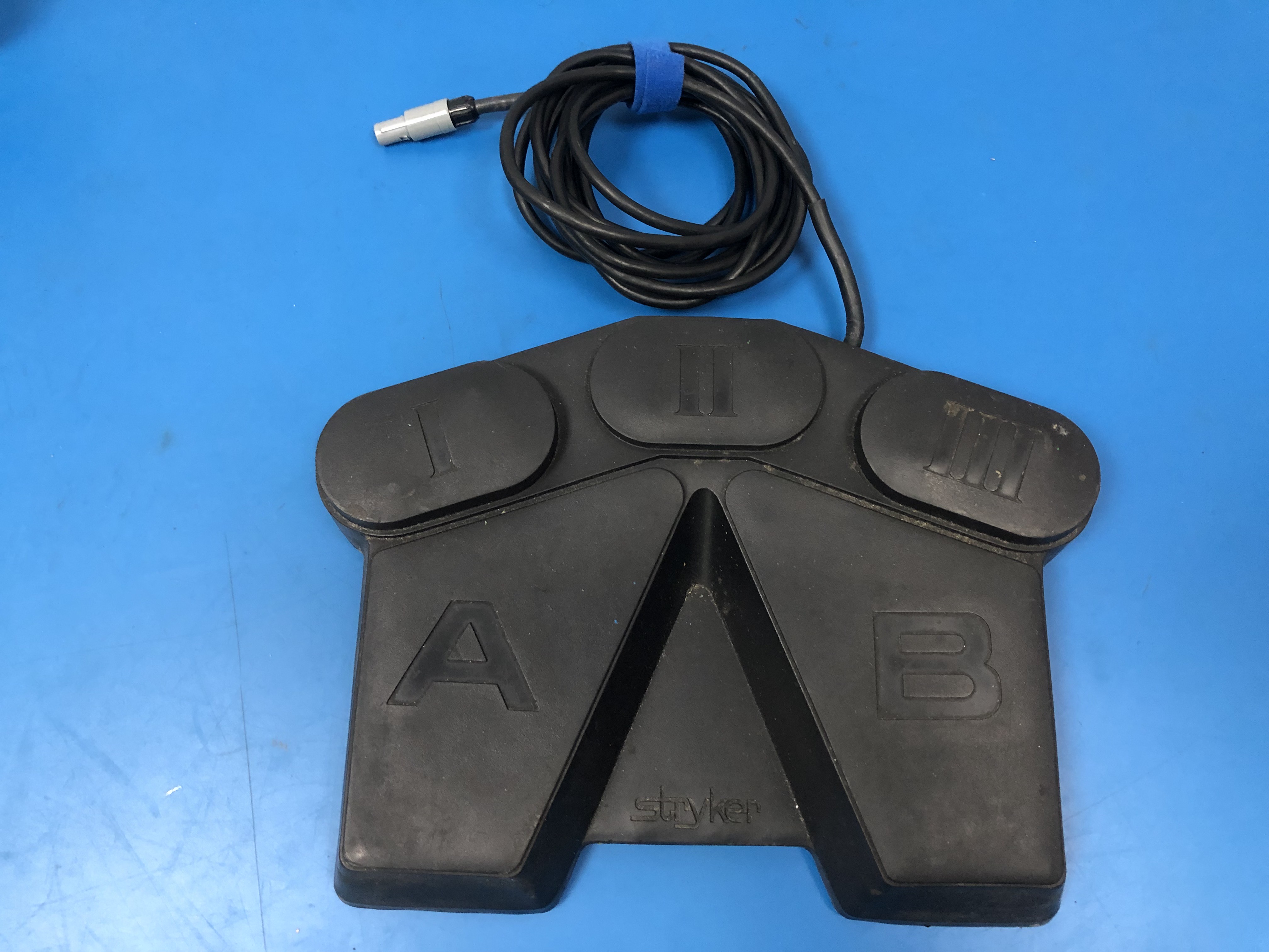 8 动力脚踏是一款专为医疗手术设计的脚踏控制