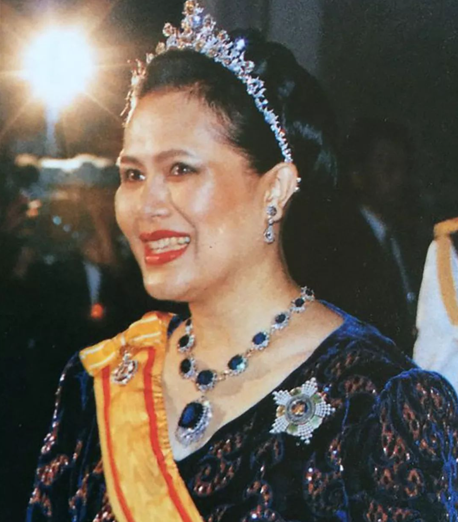 最美王后苏提达:逆袭上位孝顺婆婆,挤走年轻女眷,得到传承项链