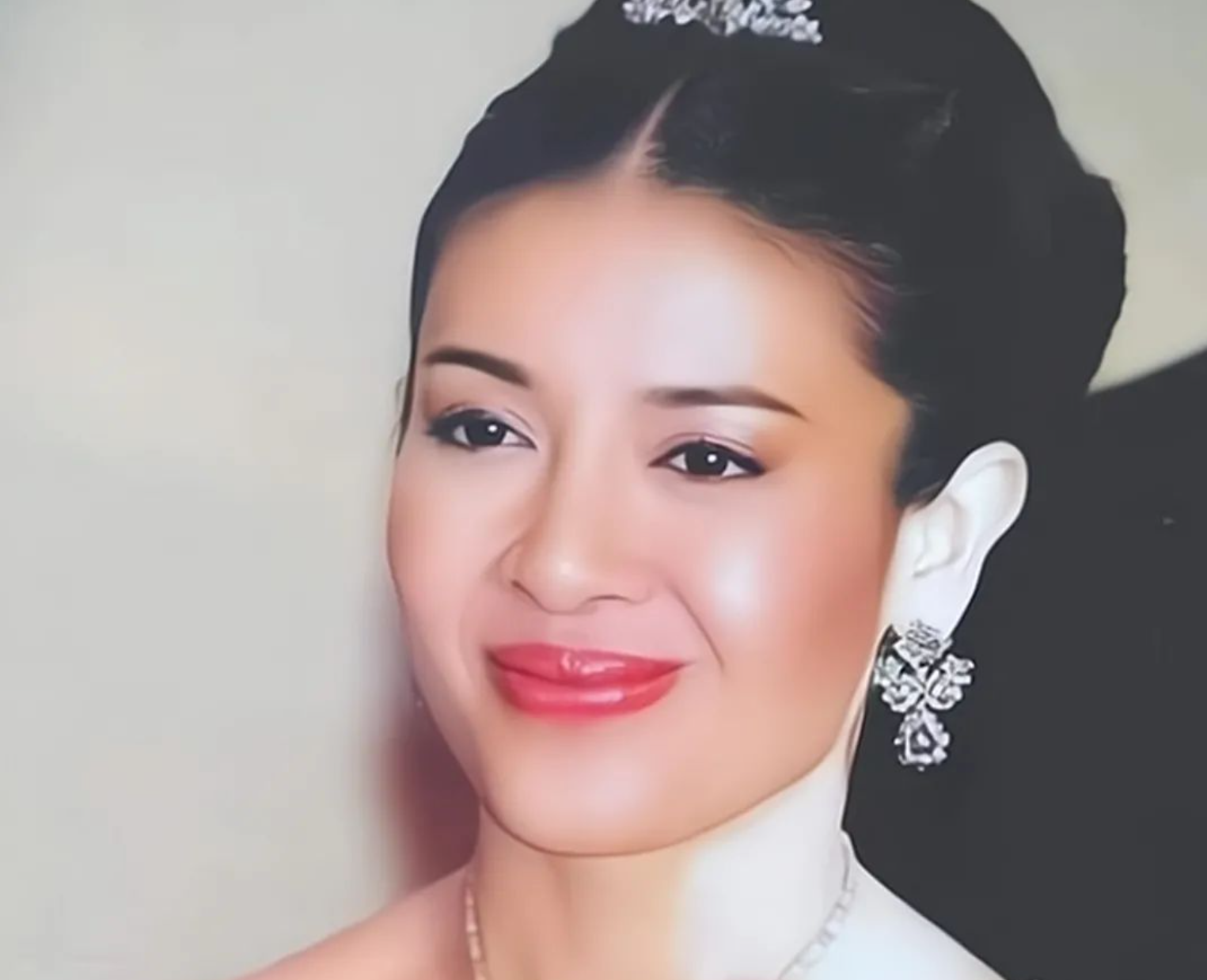 泰王三位妃嫔五官特写,贵妃储妃温柔俏皮,苏提达隐忍厚积薄发