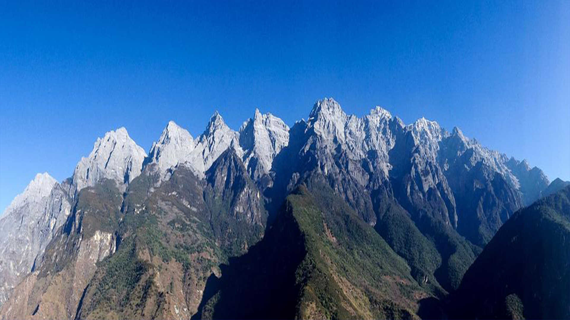 玉龙雪山十三峰全景图片