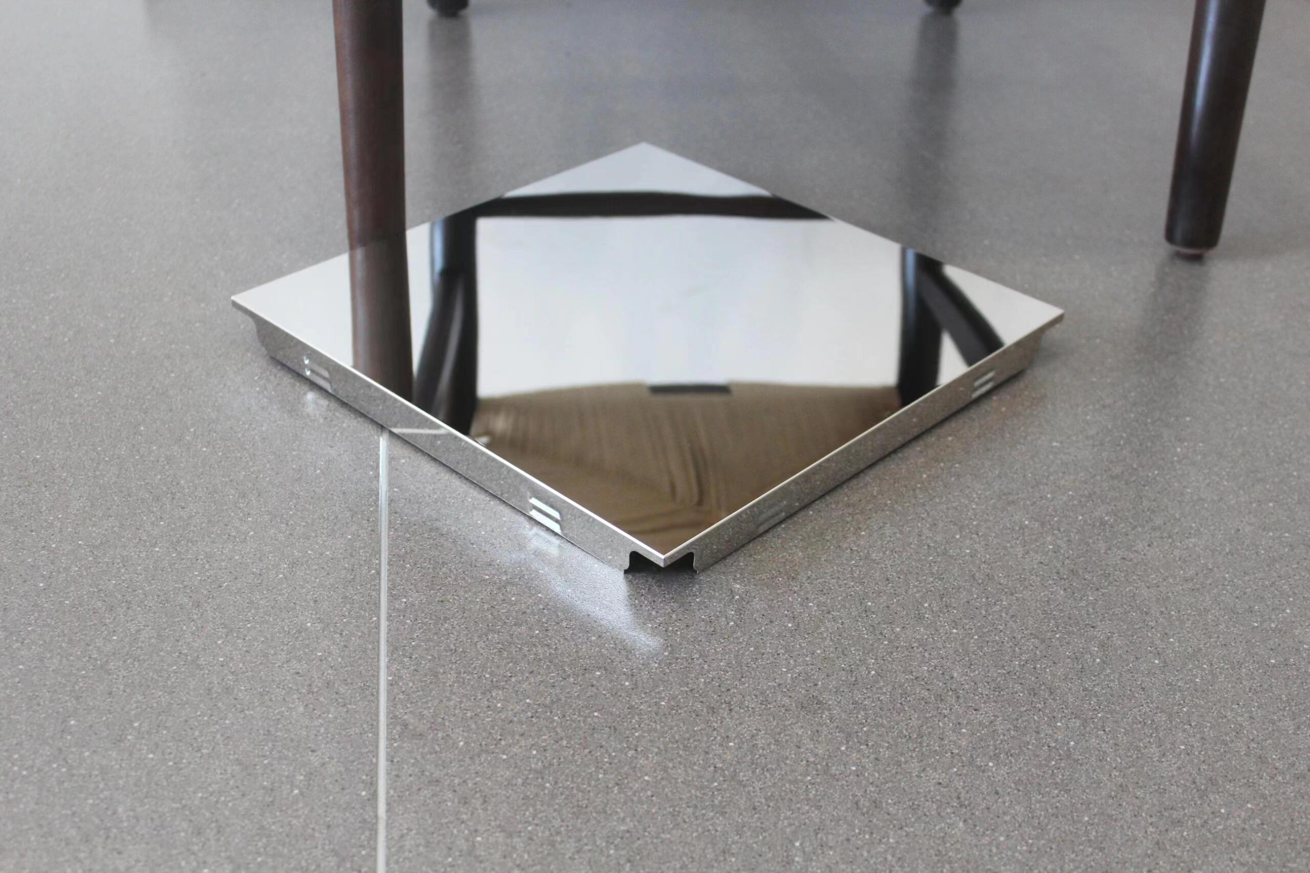 不锈钢镜面蜂窝板有哪些特点?