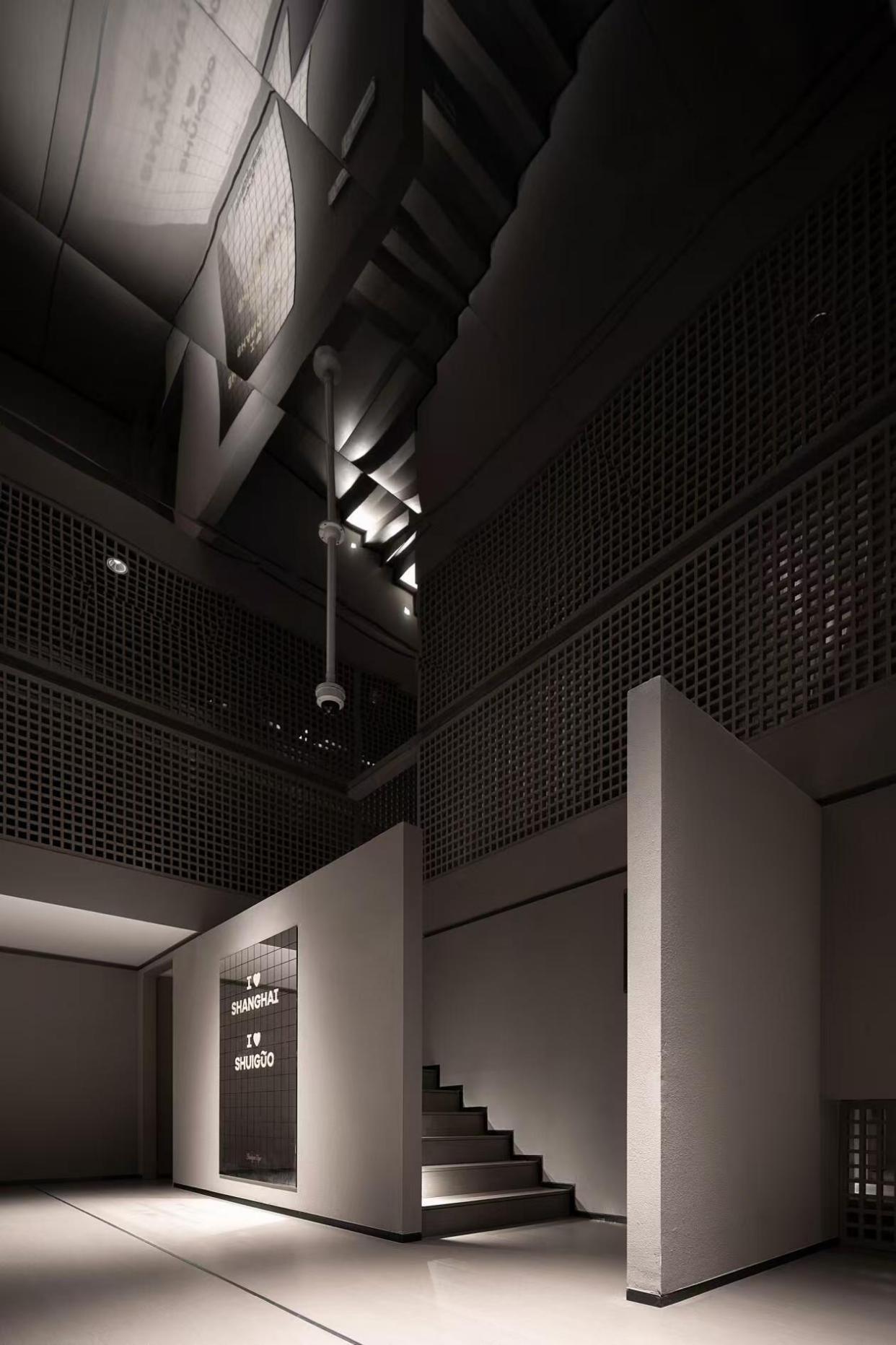 —镜面黑钛不锈钢蜂窝板吊顶