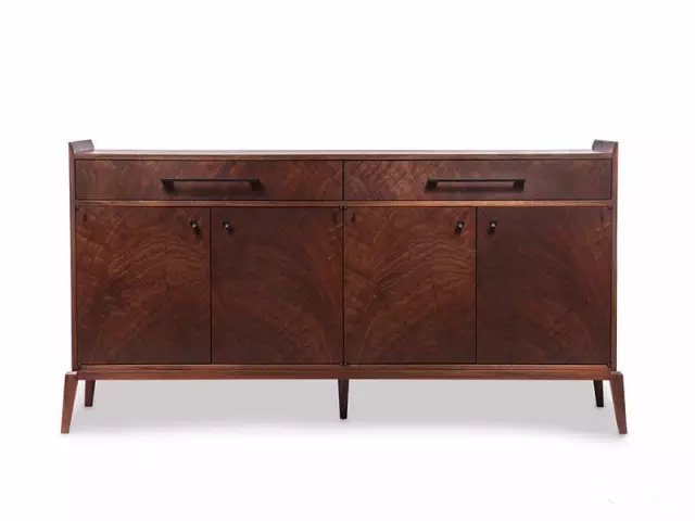 涂刷木蜡油后的沙比利实木书柜:中世纪现代风格的艺术诠释