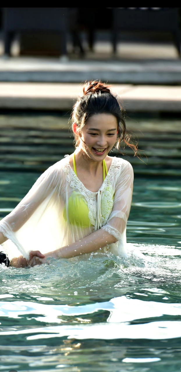 夏天快到了行,马上就可以一起玩水了!李沁好漂亮#李沁