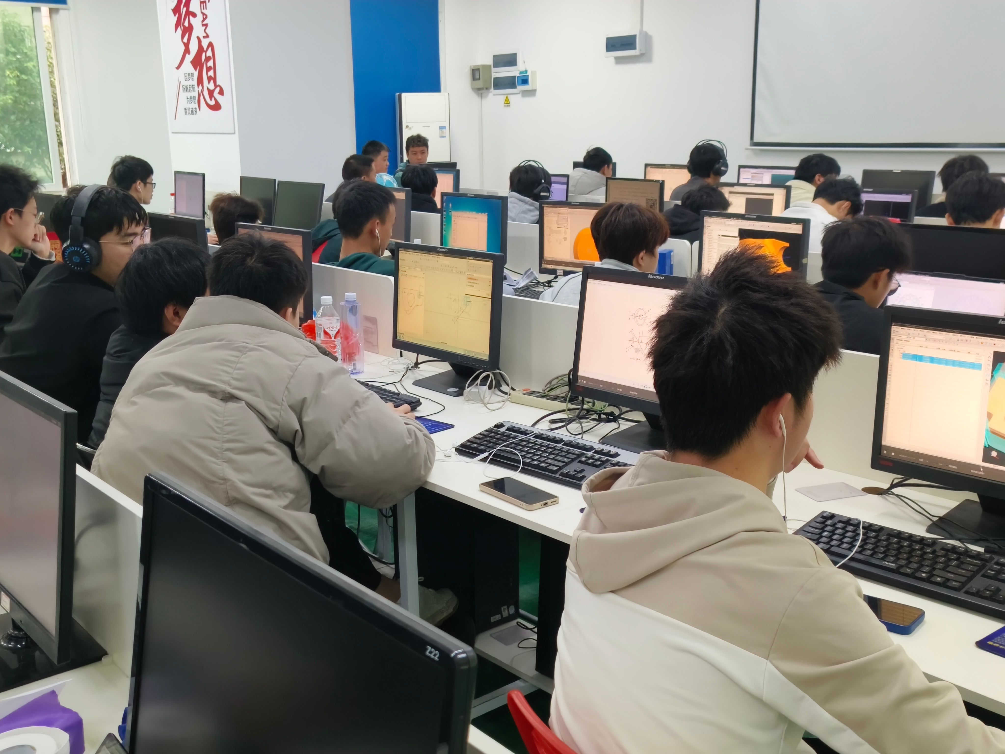 编程培训班学习的简单介绍 编程培训班学习的简单

先容
（编程培训班学什么） 编程