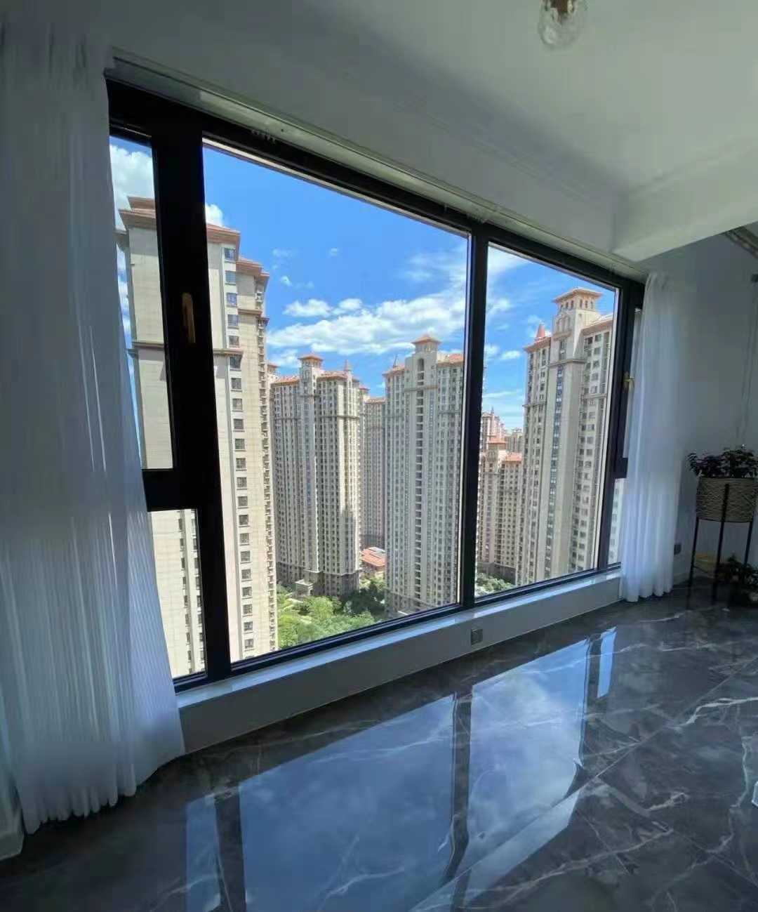 铂哲门窗封阳台：打造理想家居空间