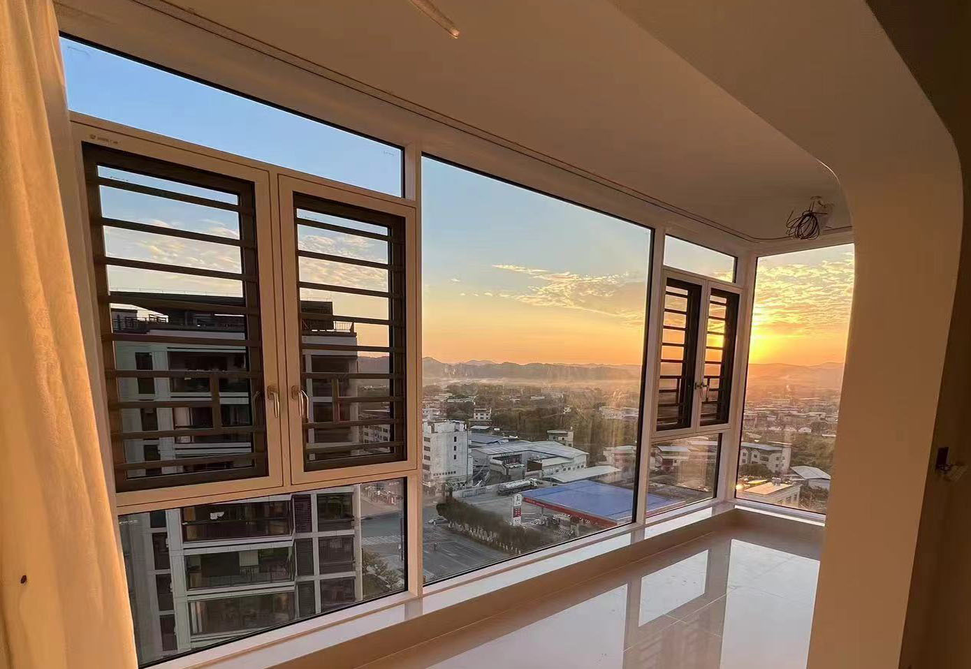 铂哲门窗适合封阳台吗