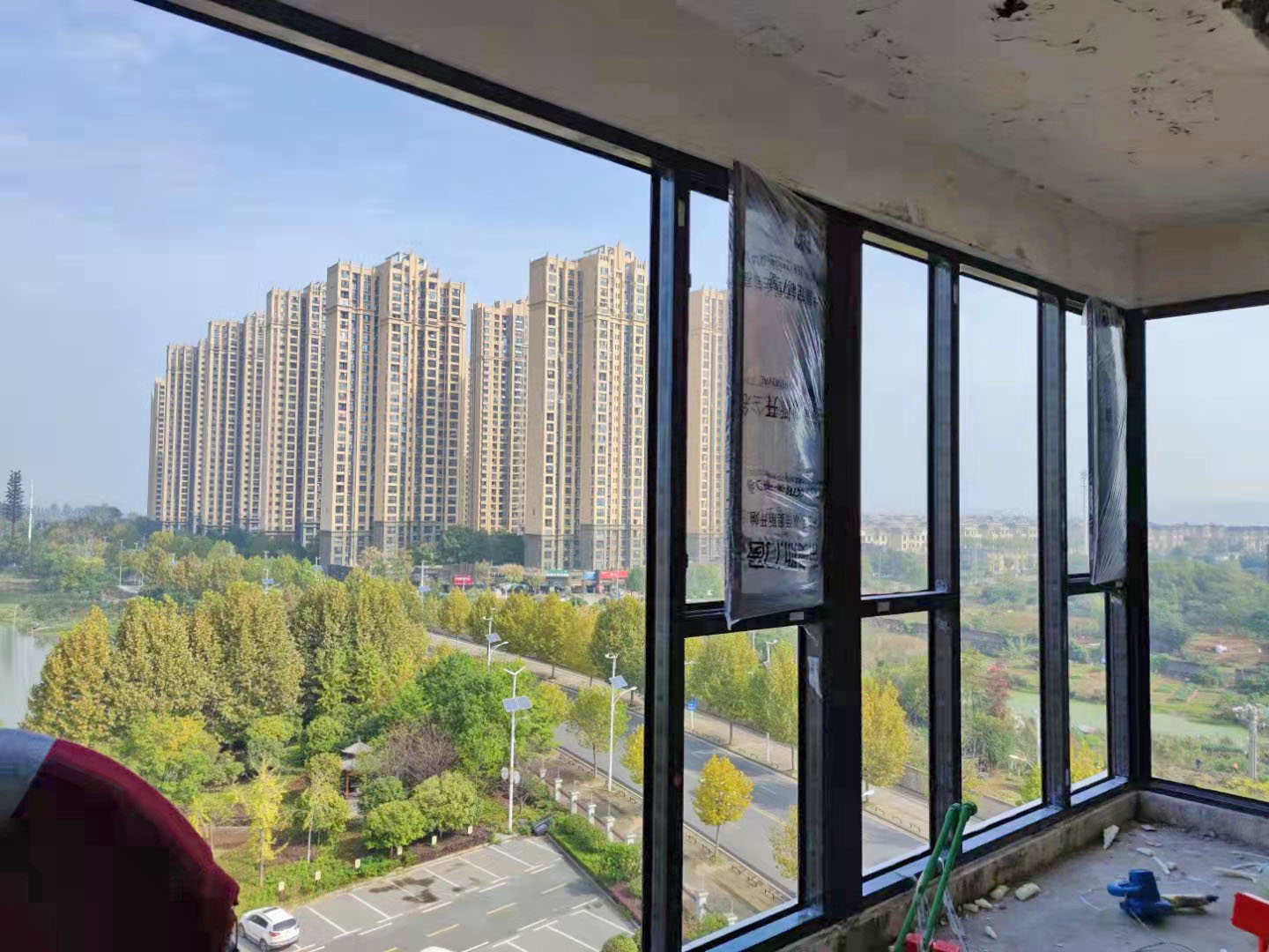 铂哲门窗适合封阳台吗