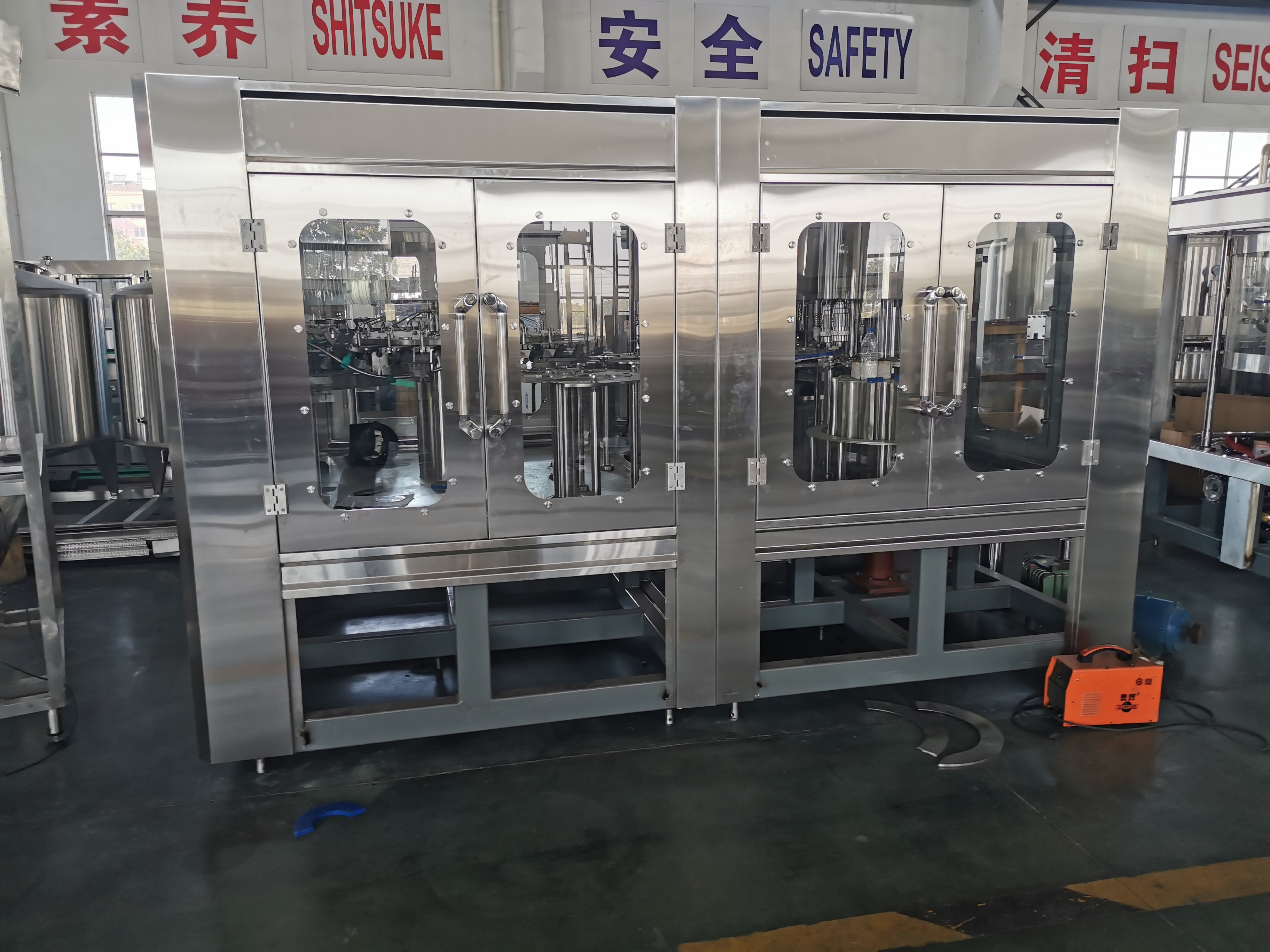 介绍一下中吉机械的500ml塑料瓶灌装矿泉水生产线