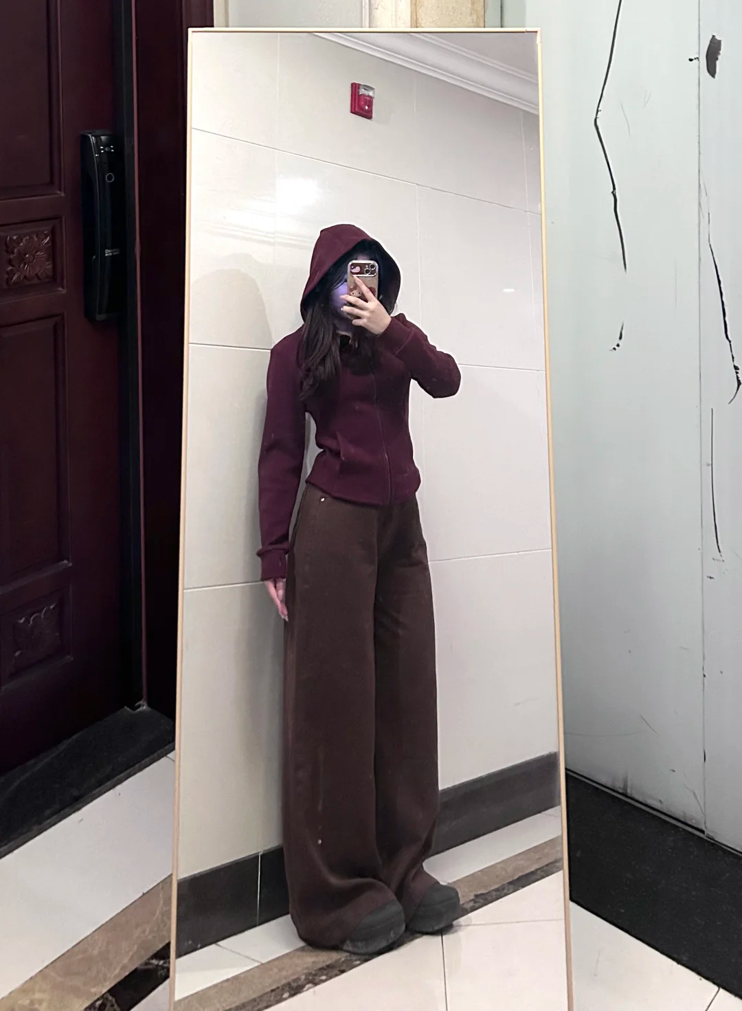 摩卡棕衣服搭配什么颜色好看?摩卡棕:秋冬衣橱的色彩魔法