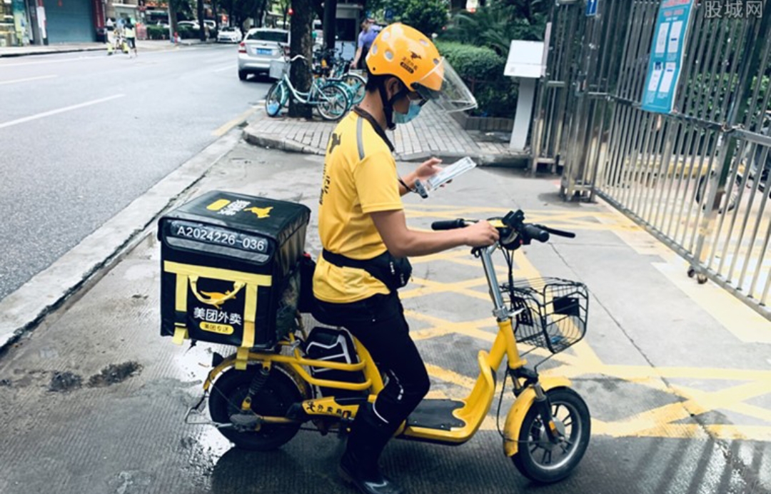 老师暑假兼职送外卖,偶遇学生点外卖?网友:这个好评必须要给!