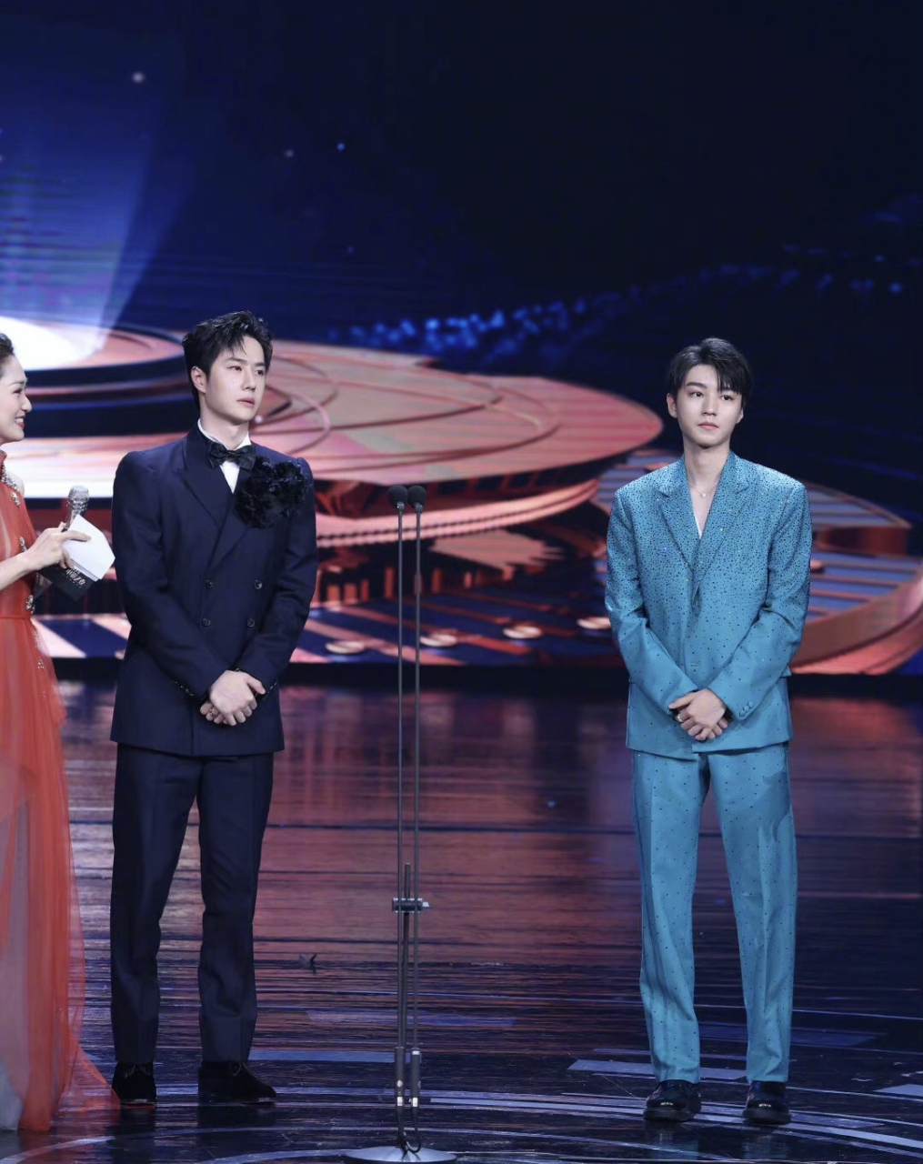 王鹤棣陈飞宇同台vs王一博王俊凯同台[捂脸] 这就是社牛和社恐的区别