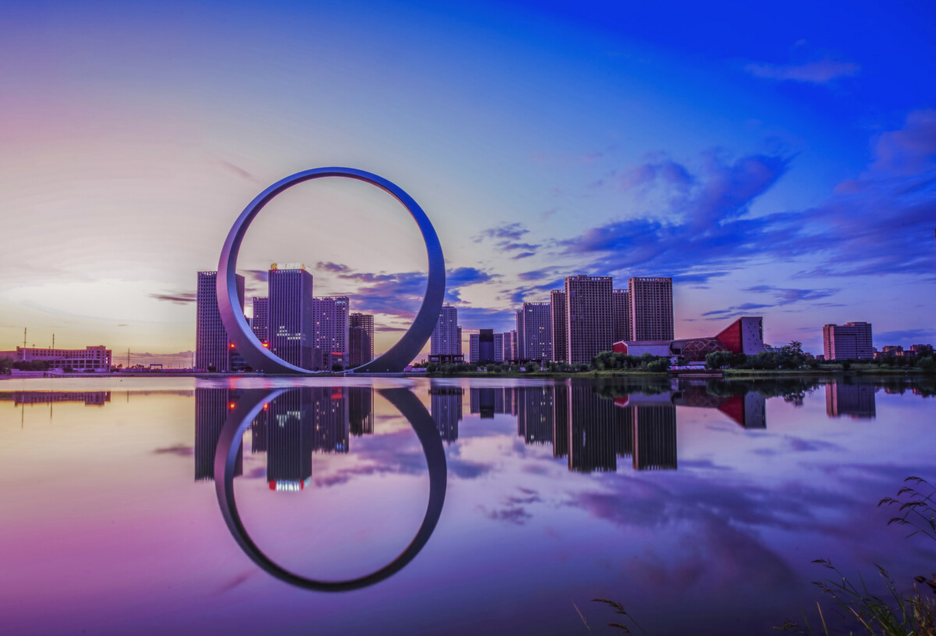 辽宁省抚顺市"生命之环",投资超过一个亿, 装有一万多只led灯,用电量