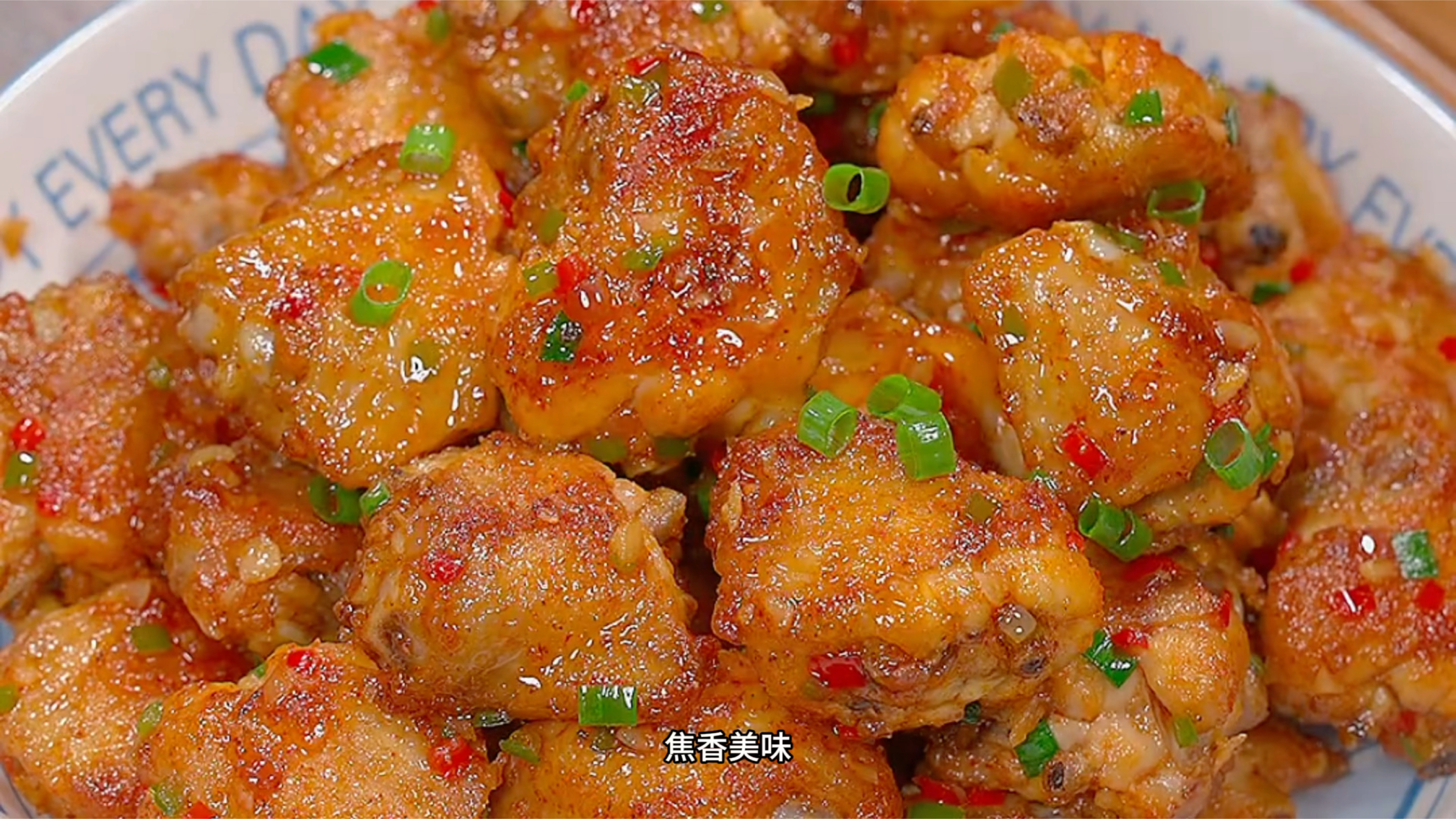 你可要看好了,网上最近很火的鸡翅新吃饭,椒香美味,特别好吃