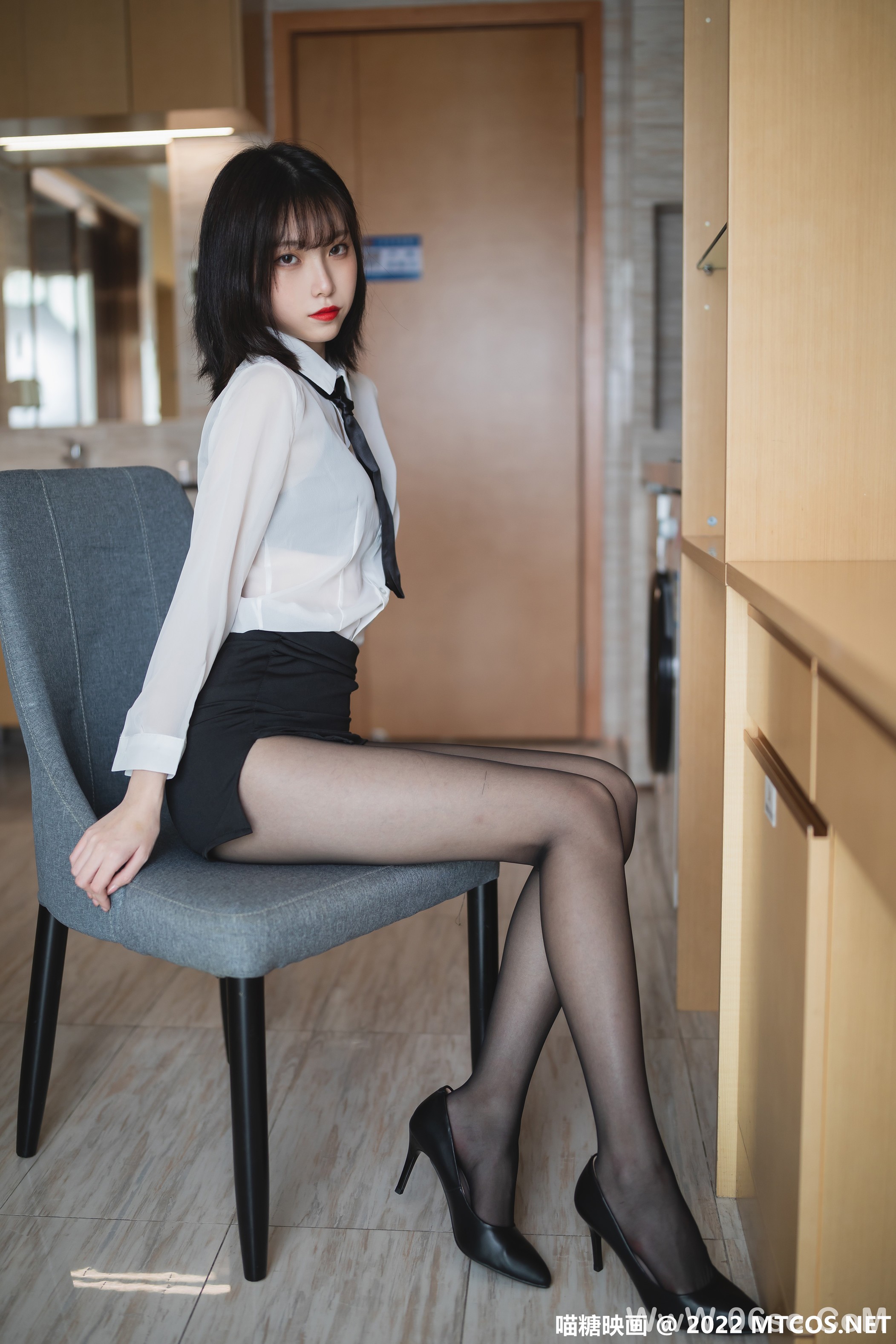 图片[42]-[喵糖映画] 2022.12.27 赏美 VOL.553 OL制服 [41+1P-728M]-六色网