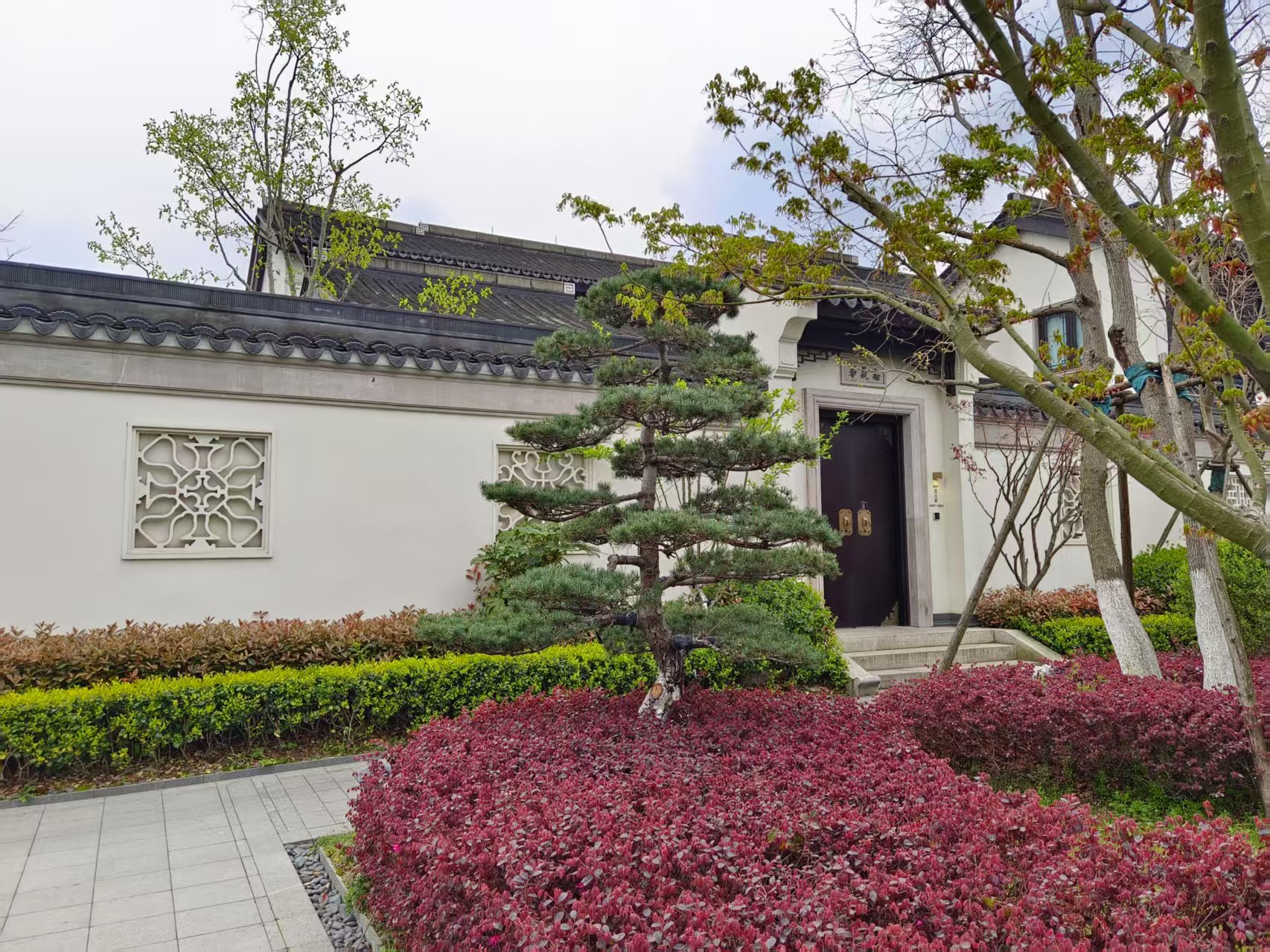 企业领导者需具备战略性思维,它涵盖全局性,系统性和辩证性