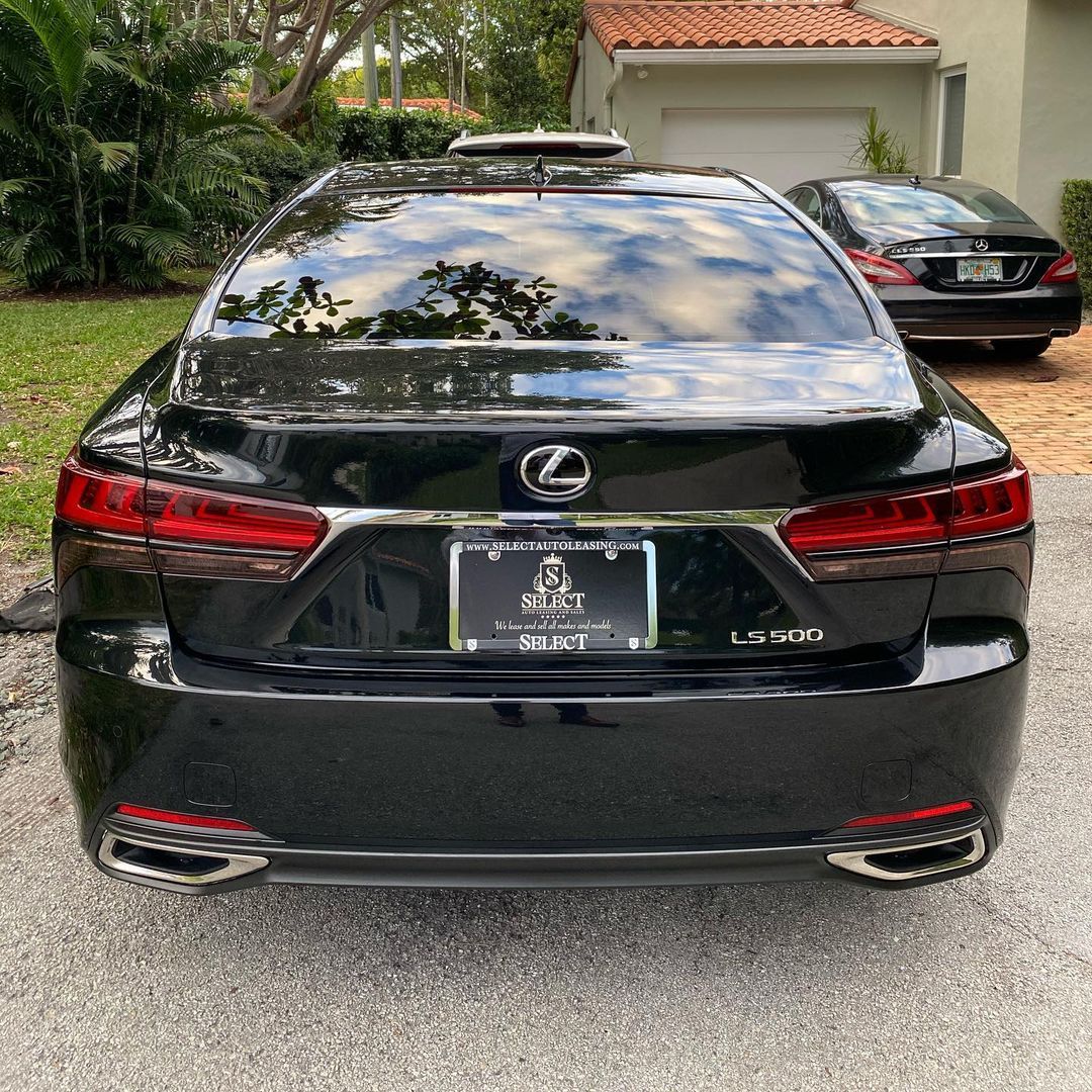 新一代雷克萨斯ls街拍,对标奔驰s级,豪华大气,尺寸超越宝马7系