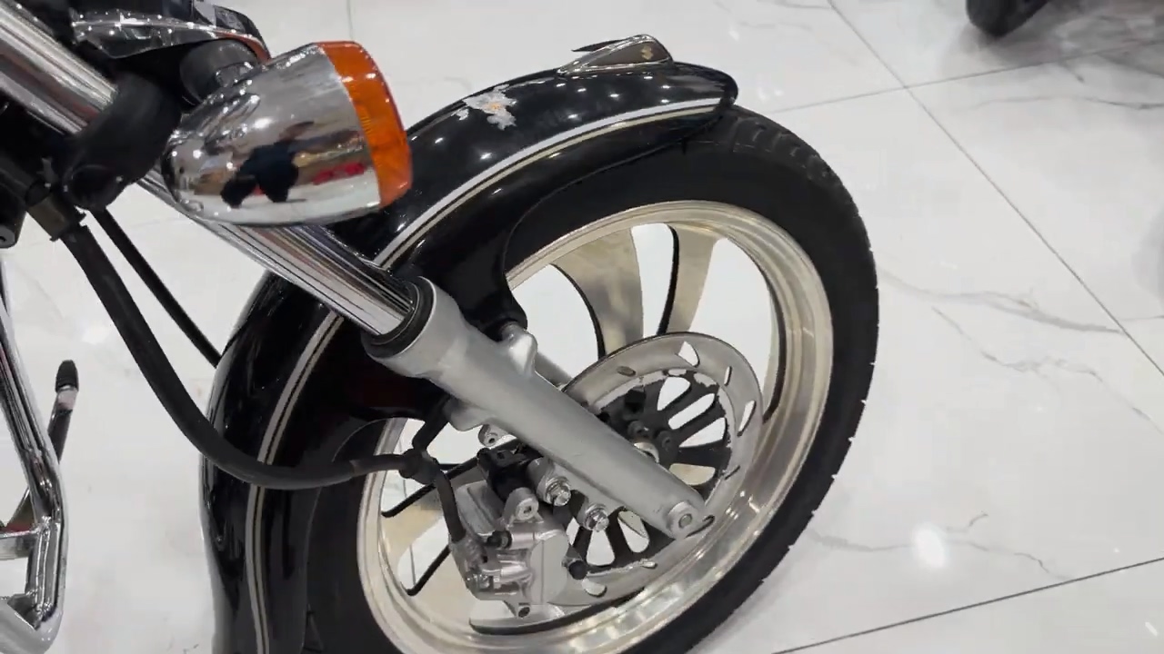 铃木复古小太子150强悍来袭,皮实耐用,油耗低,摩旅利器