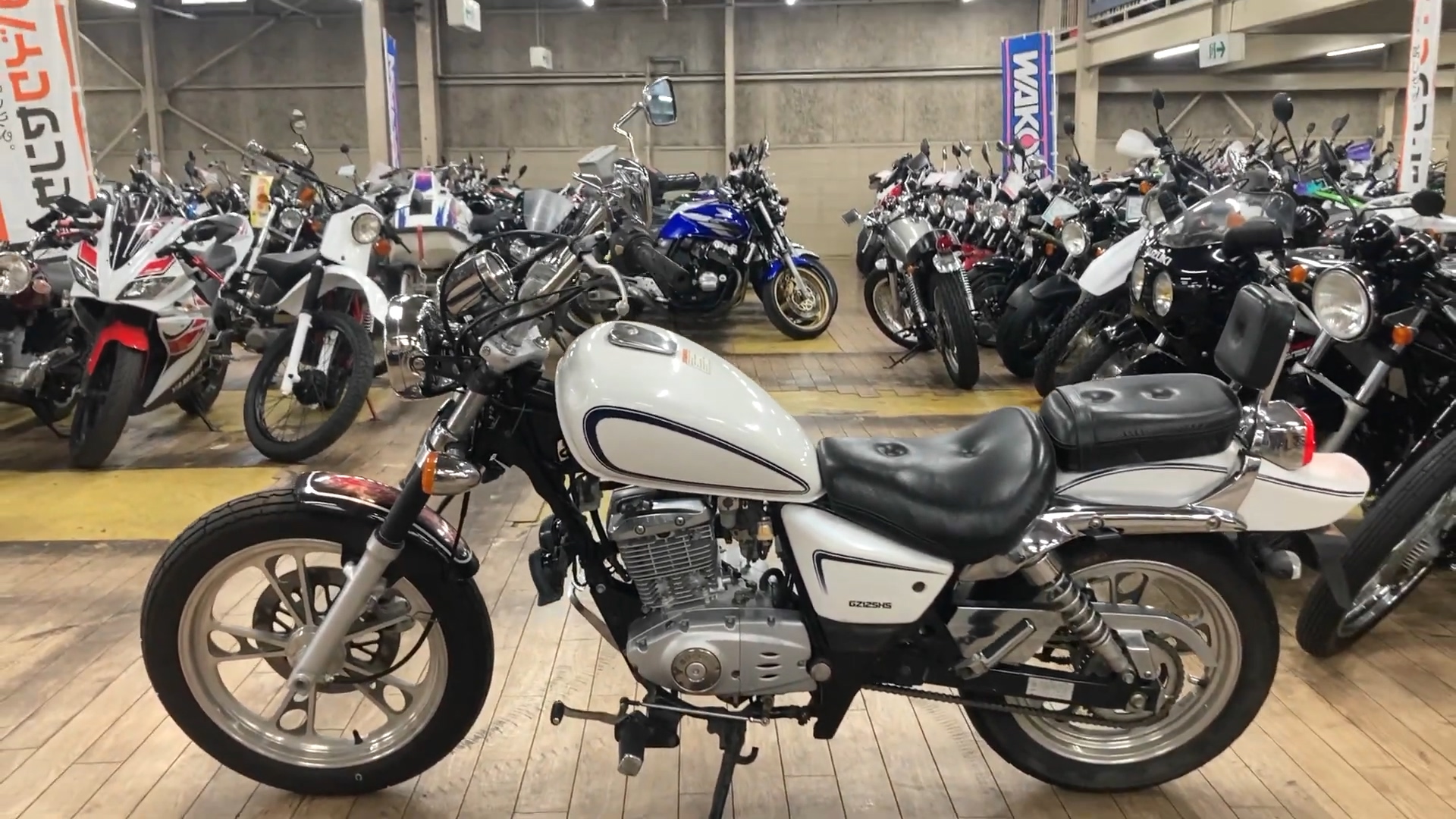 9582元!铃木复古小太子gz125来袭,集动力,舒适于一身通勤利器