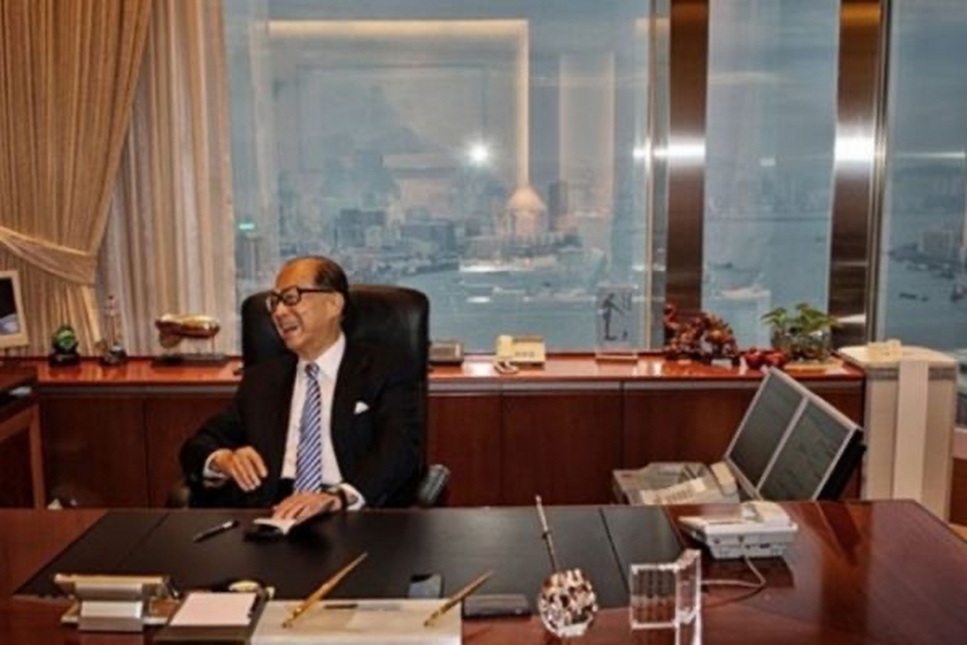 一组商业大佬的办公室照片!